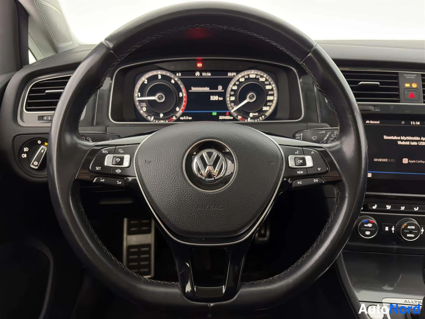 Valkoinen Volkswagen Golf 2019, ohjaamo, kuva 16