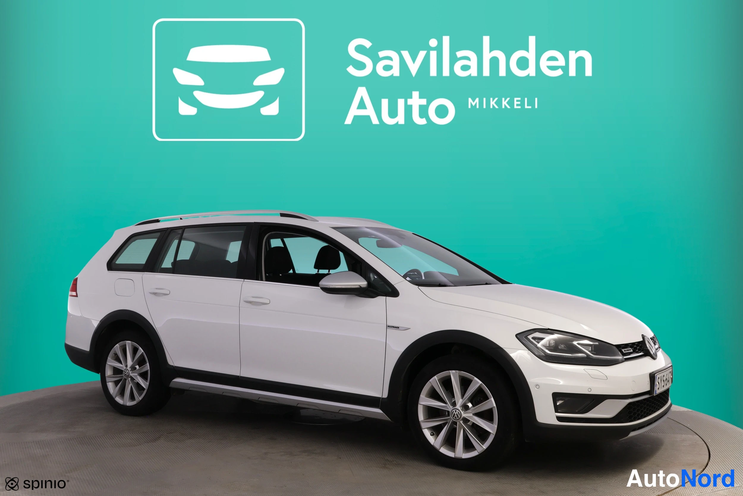 Valkoinen Volkswagen Golf 2019, etuviisto, keula oikealle, kuva 4