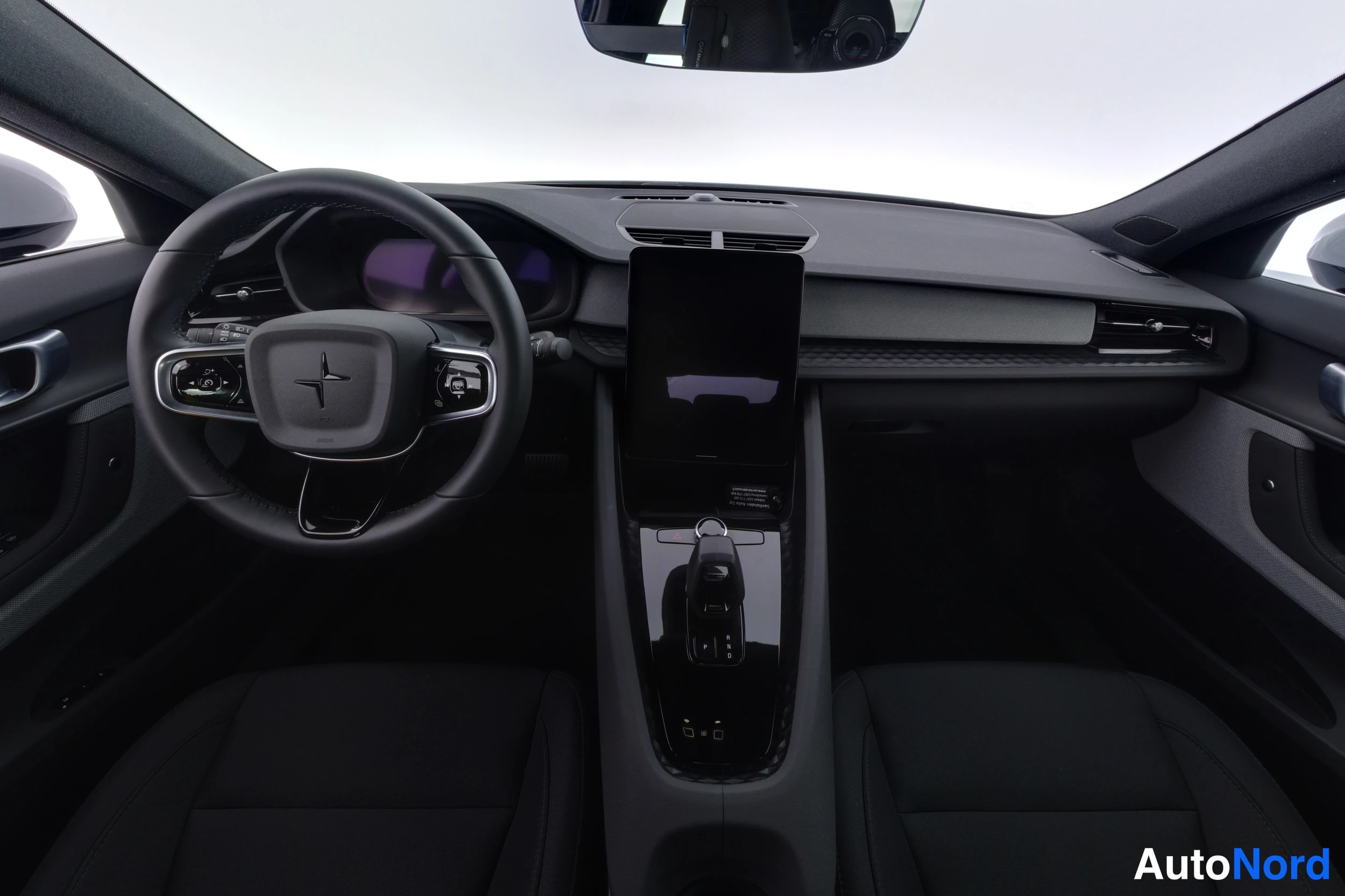 Harmaa Polestar 2 2022, ohjaamo, kuva 14