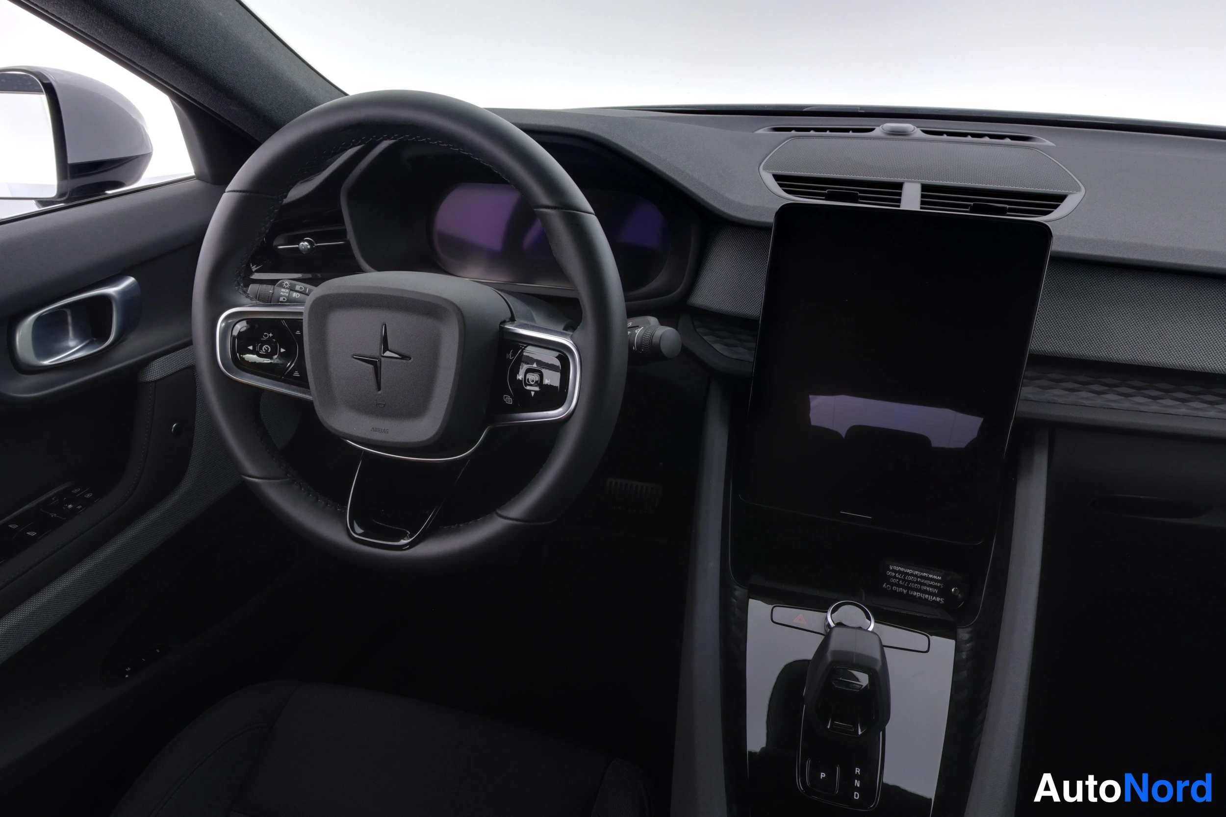 Harmaa Polestar 2 2022, ohjaamo, kuva 16
