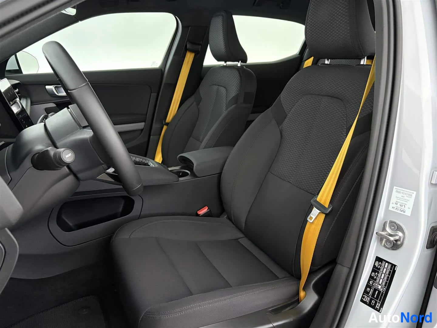 Harmaa Polestar 2 2022, etuistuimet, kuva 18