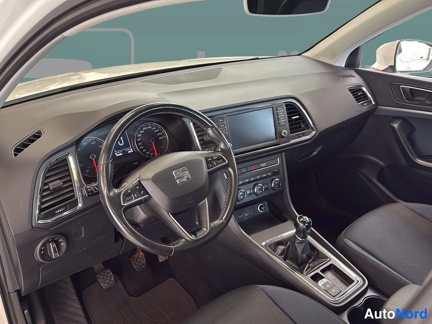 Valkoinen Seat Ateca 2018, ohjaamo, kuva 8