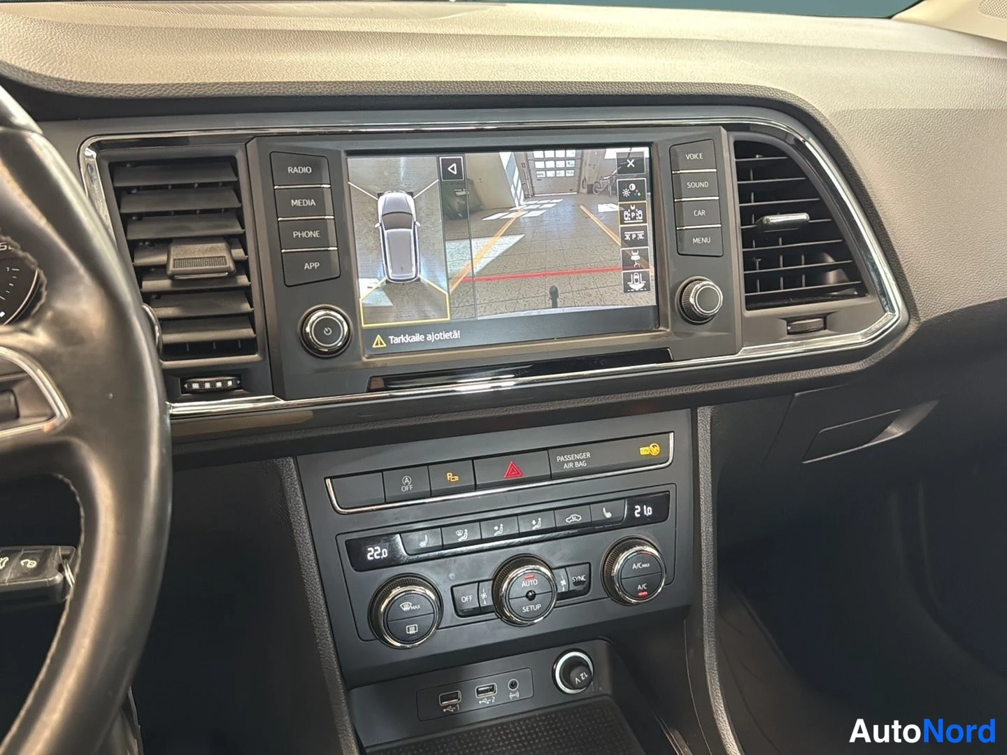 Valkoinen Seat Ateca 2018, ohjaamo, kuva 10