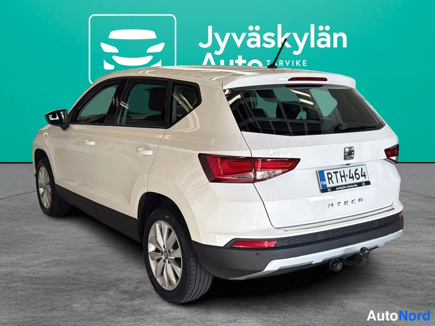 Valkoinen Seat Ateca 2018, takaviisto, kuva 4