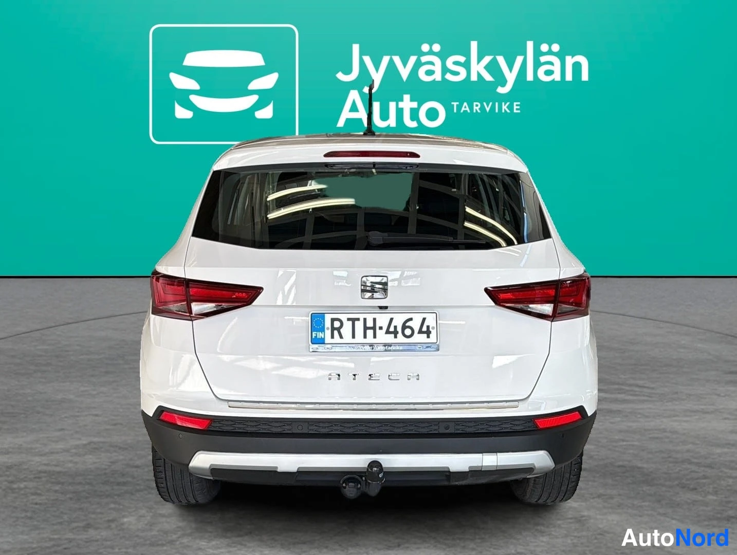 Valkoinen Seat Ateca 2018, takaa, kuva 6