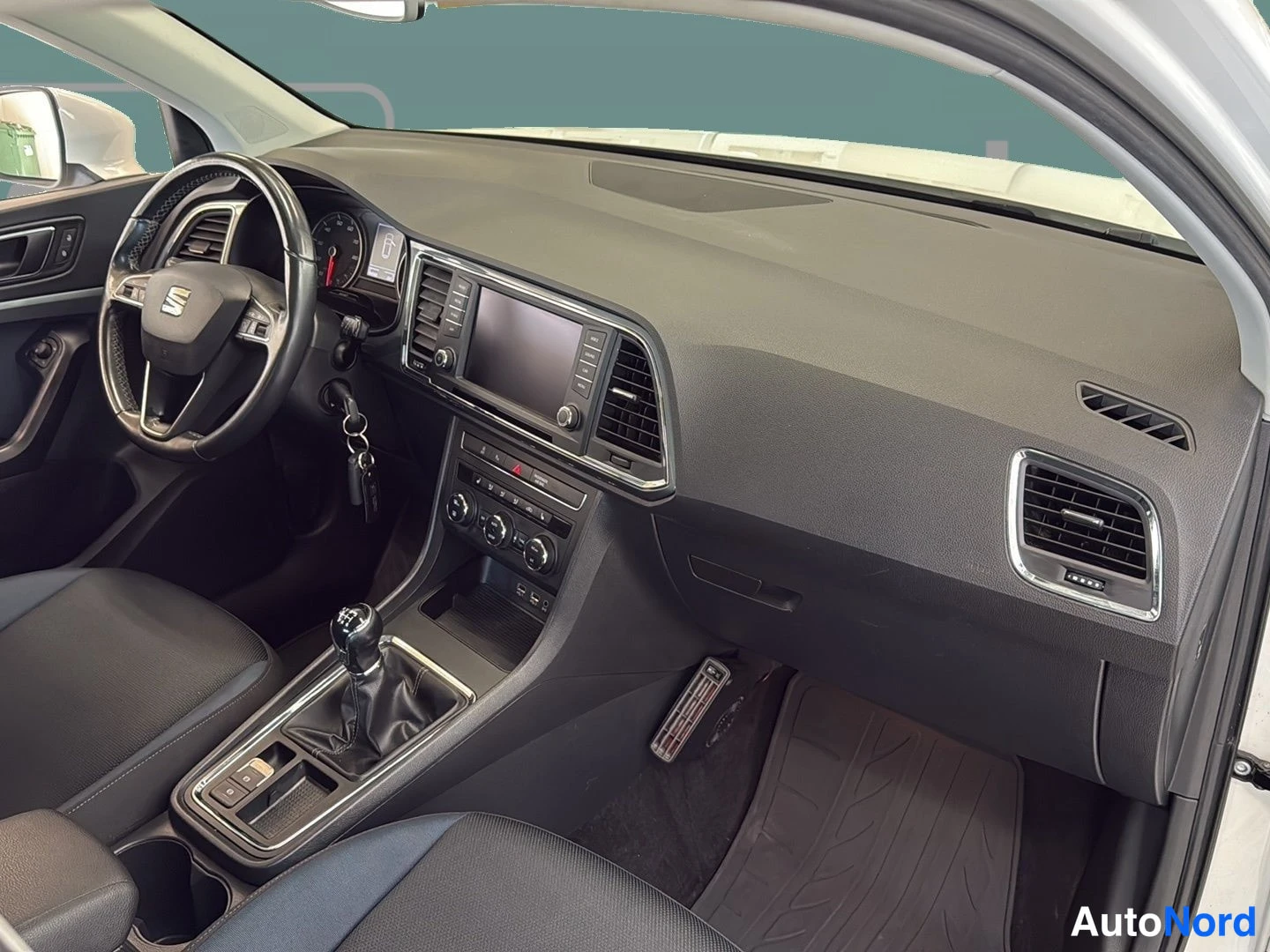 Valkoinen Seat Ateca 2018, ohjaamo, kuva 7