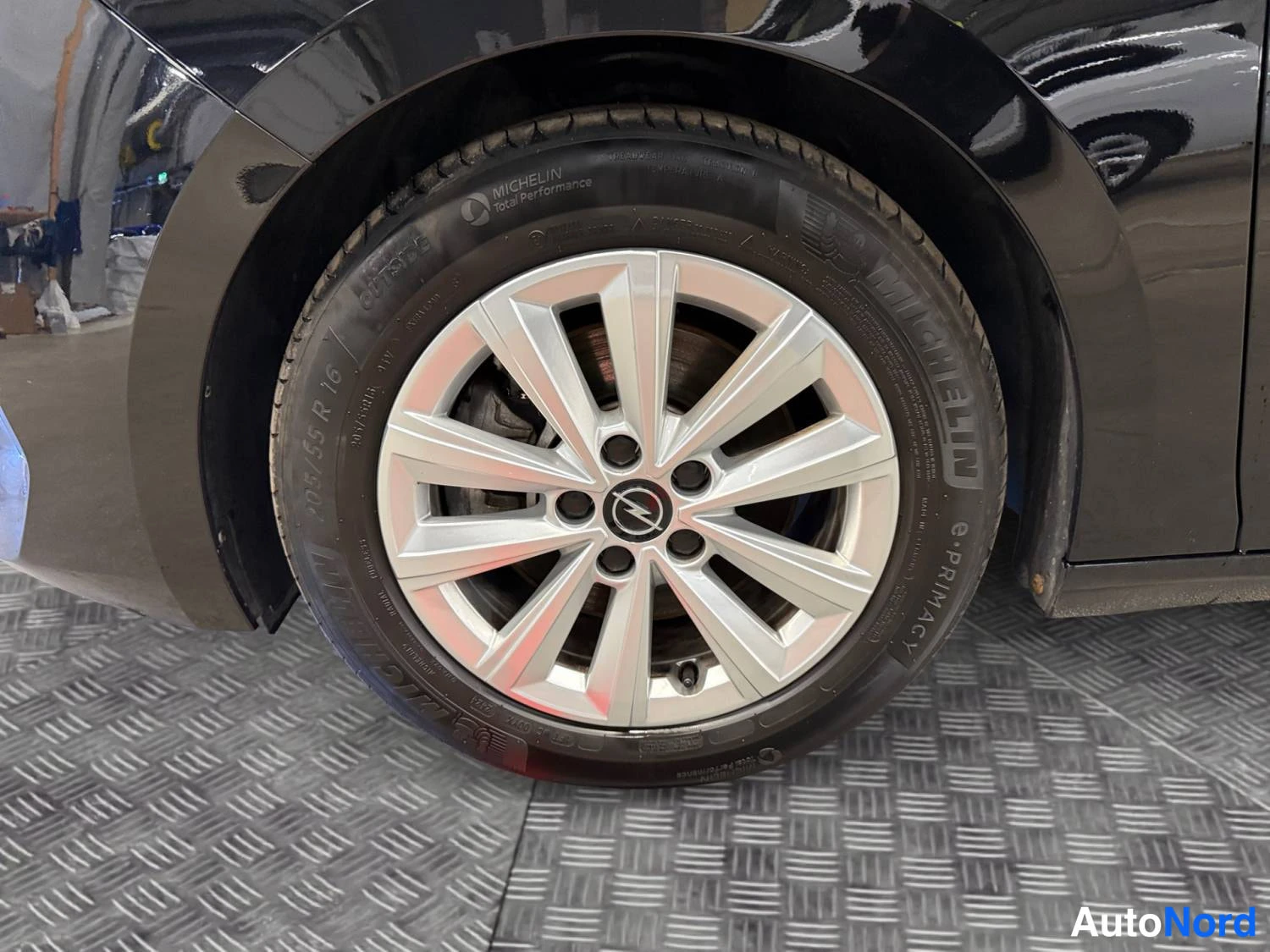 Musta Opel Astra 2024, yksityiskohta, kuva 16