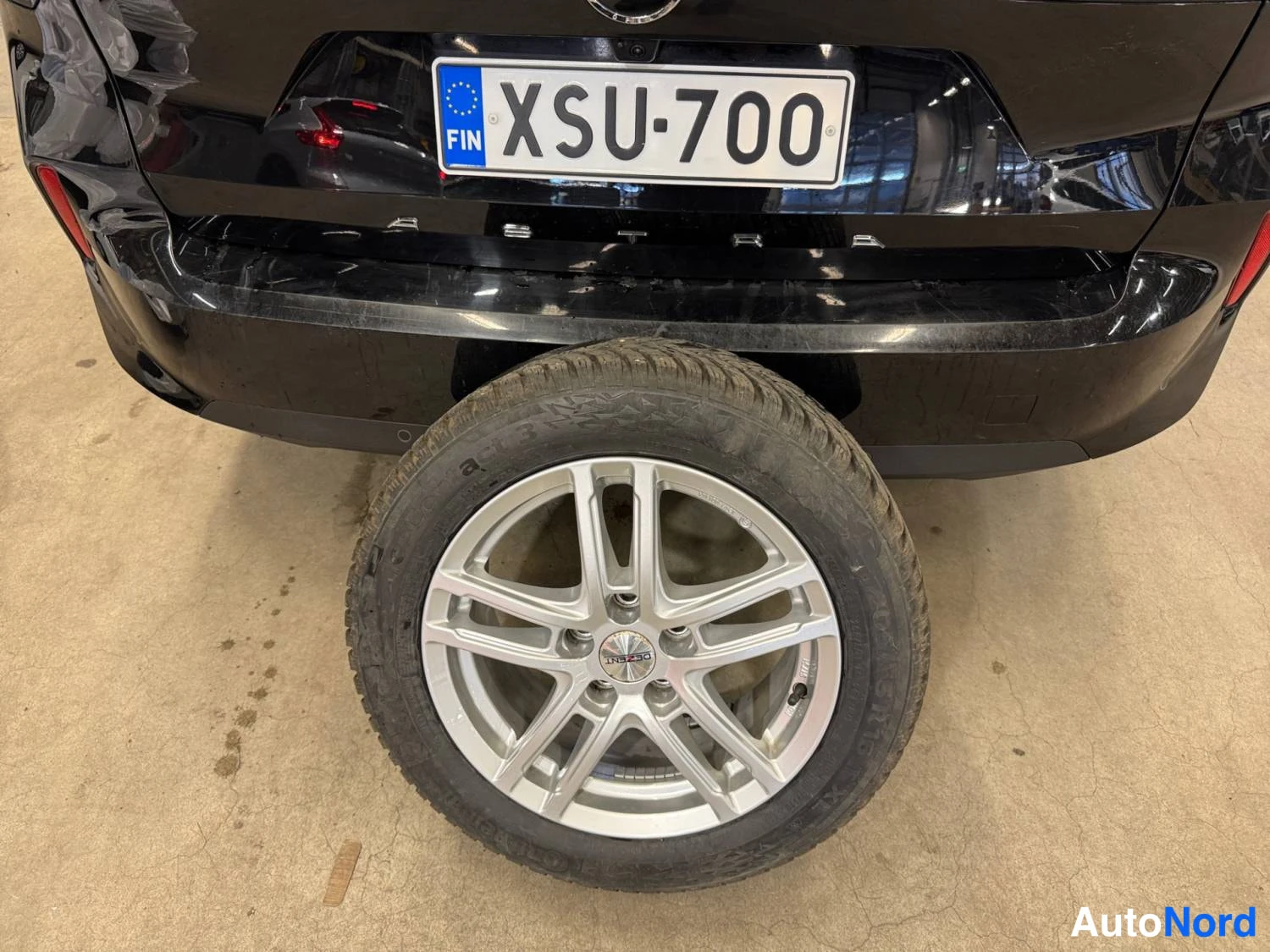 Musta Opel Astra 2024, takaa, kuva 8