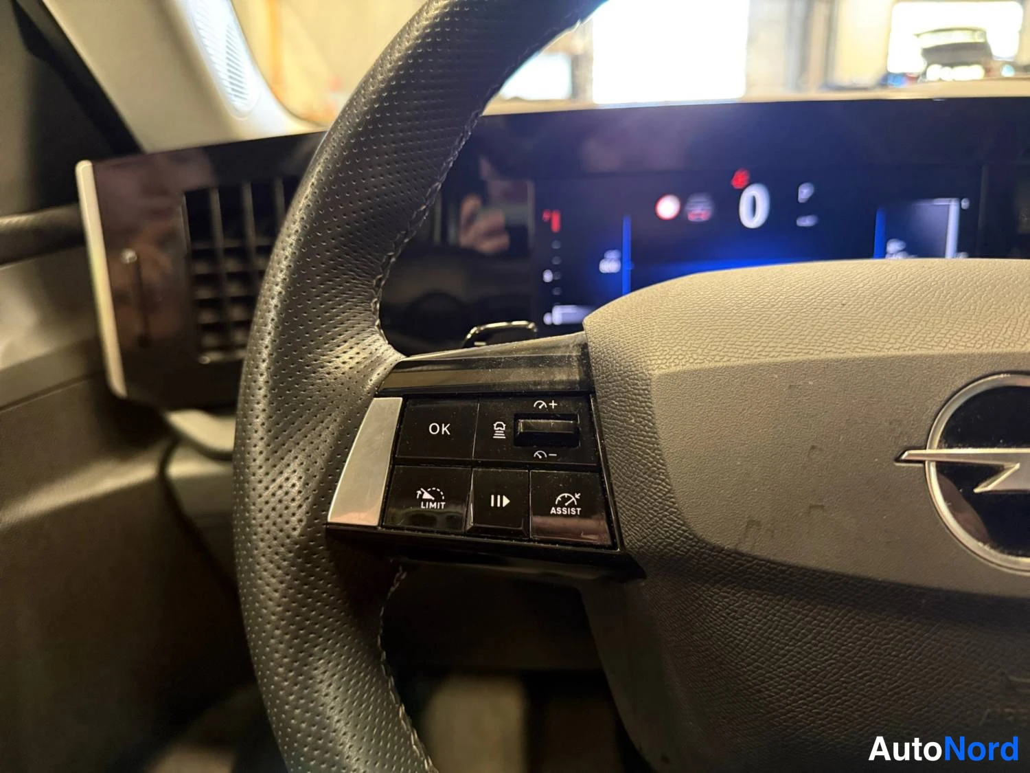Musta Opel Astra 2024, yksityiskohta, kuva 18
