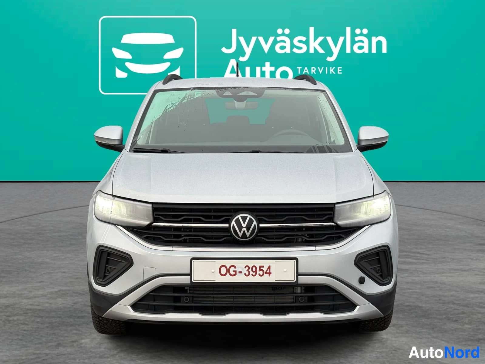 Harmaa Volkswagen T-Cross 2026, edestä, kuva 2
