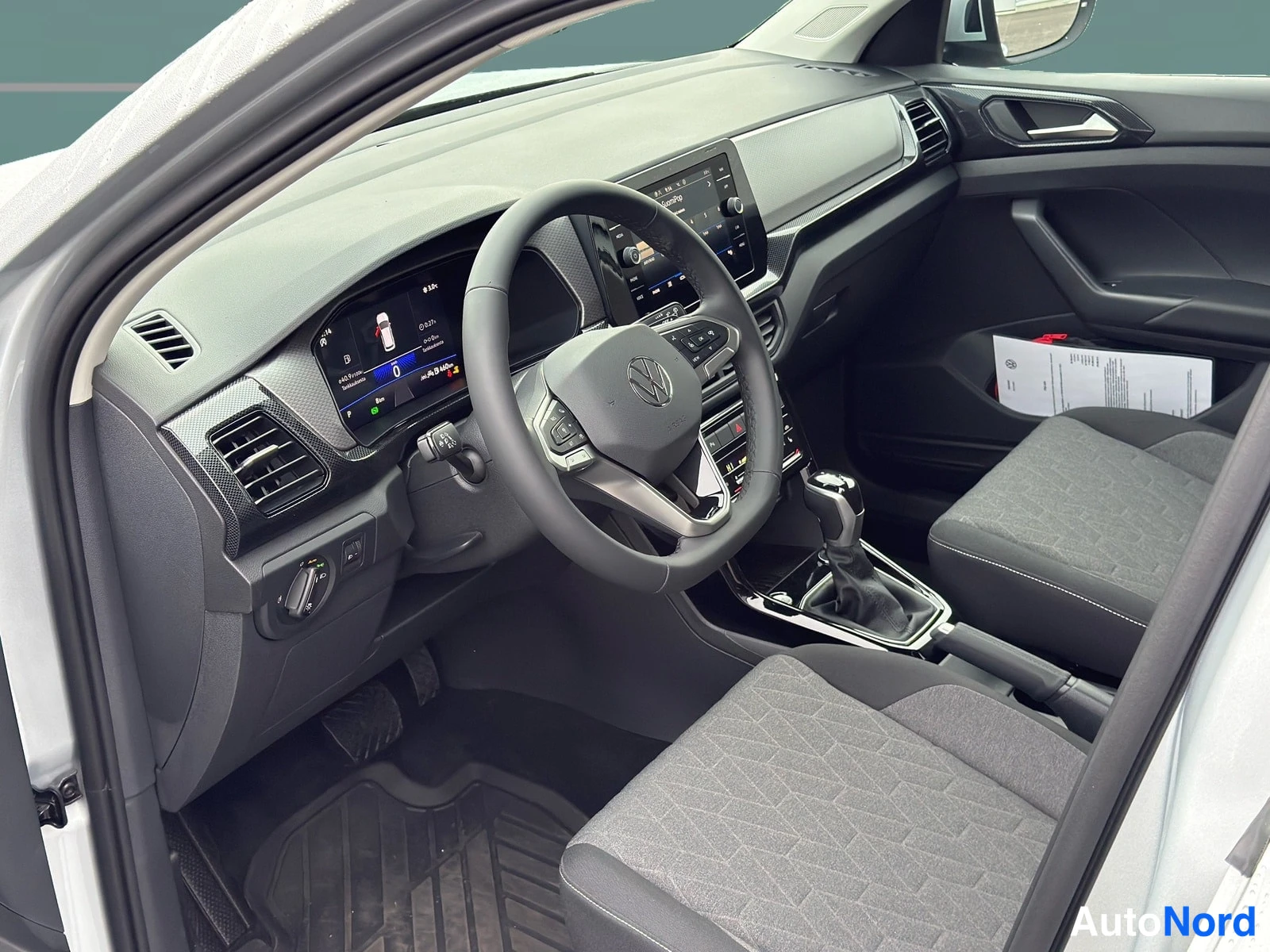 Harmaa Volkswagen T-Cross 2026, ohjaamo, kuva 6