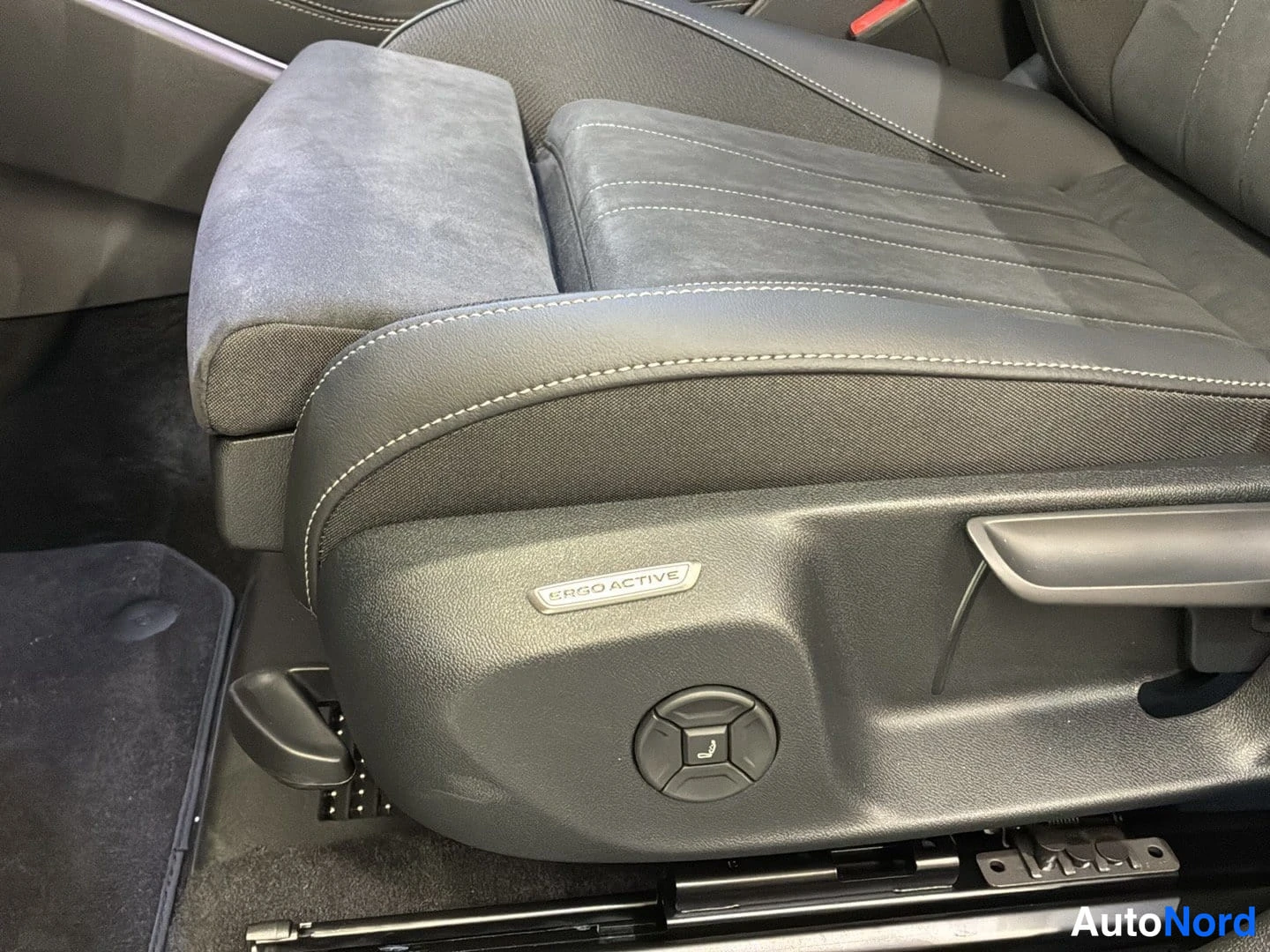 Harmaa Volkswagen T-Roc 2026, yksityiskohta, kuva 17