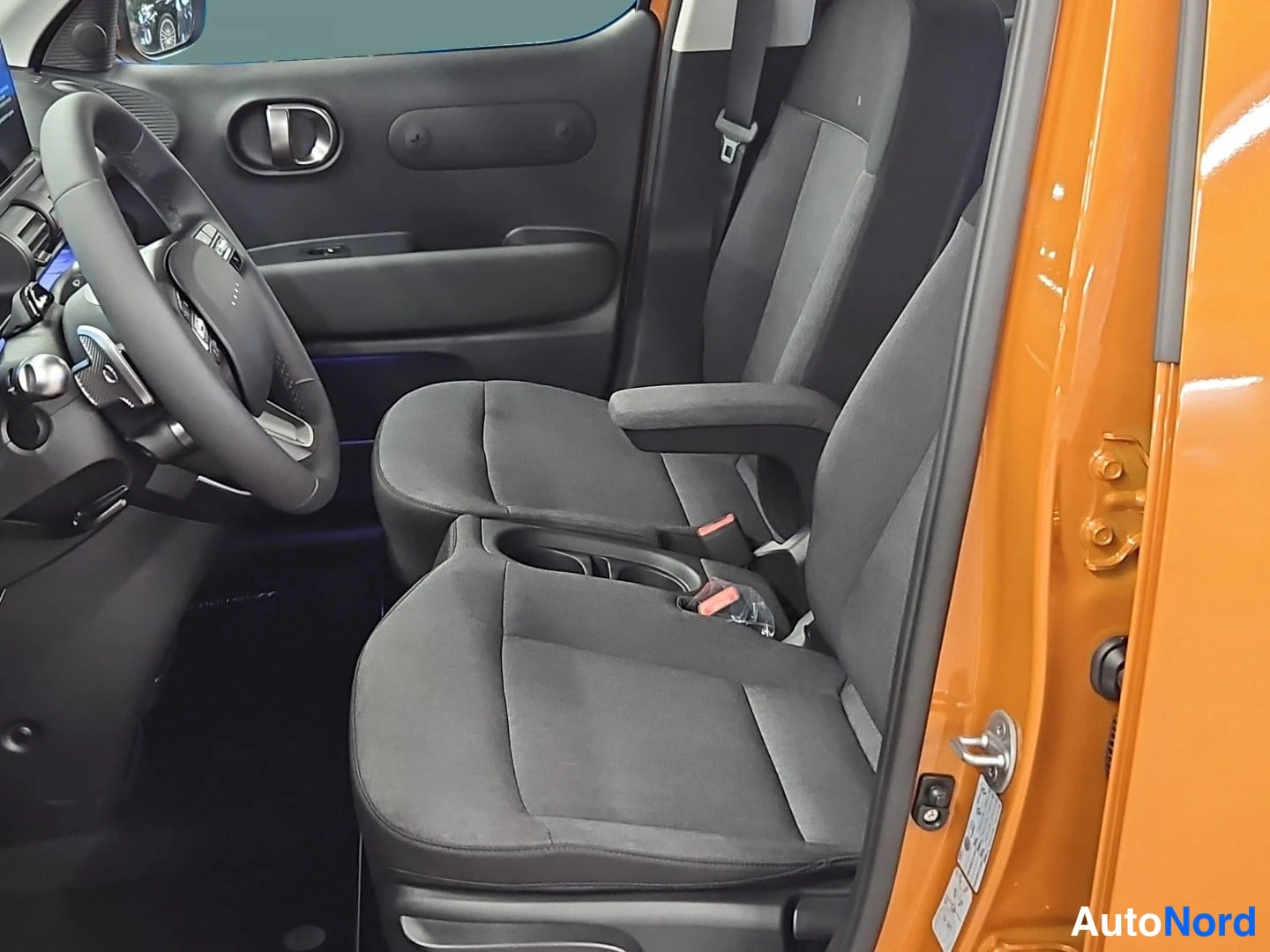 Oranssi Hyundai Inster 2026, etuistuimet, kuva 14