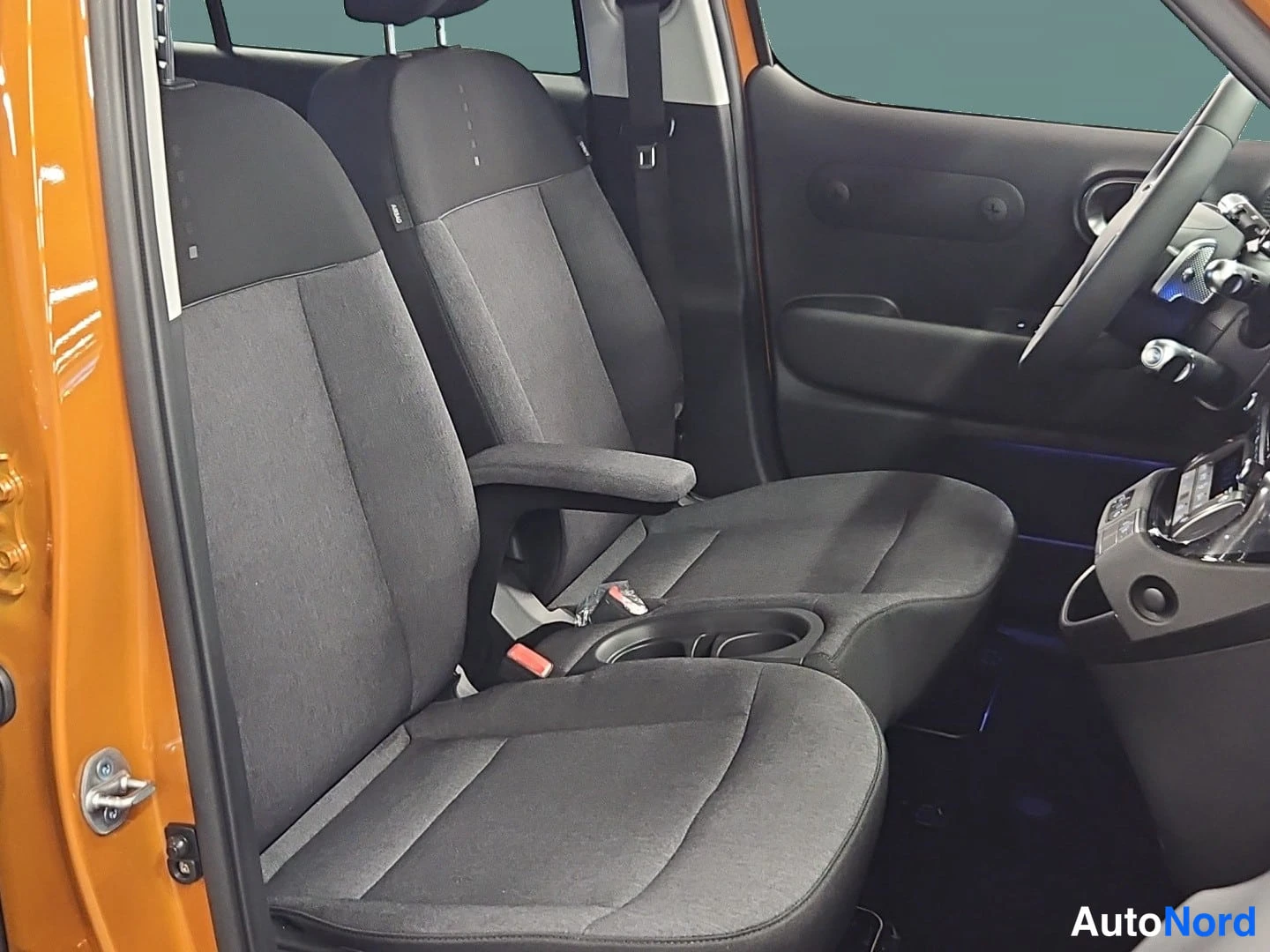 Oranssi Hyundai Inster 2026, etuistuimet, kuva 15
