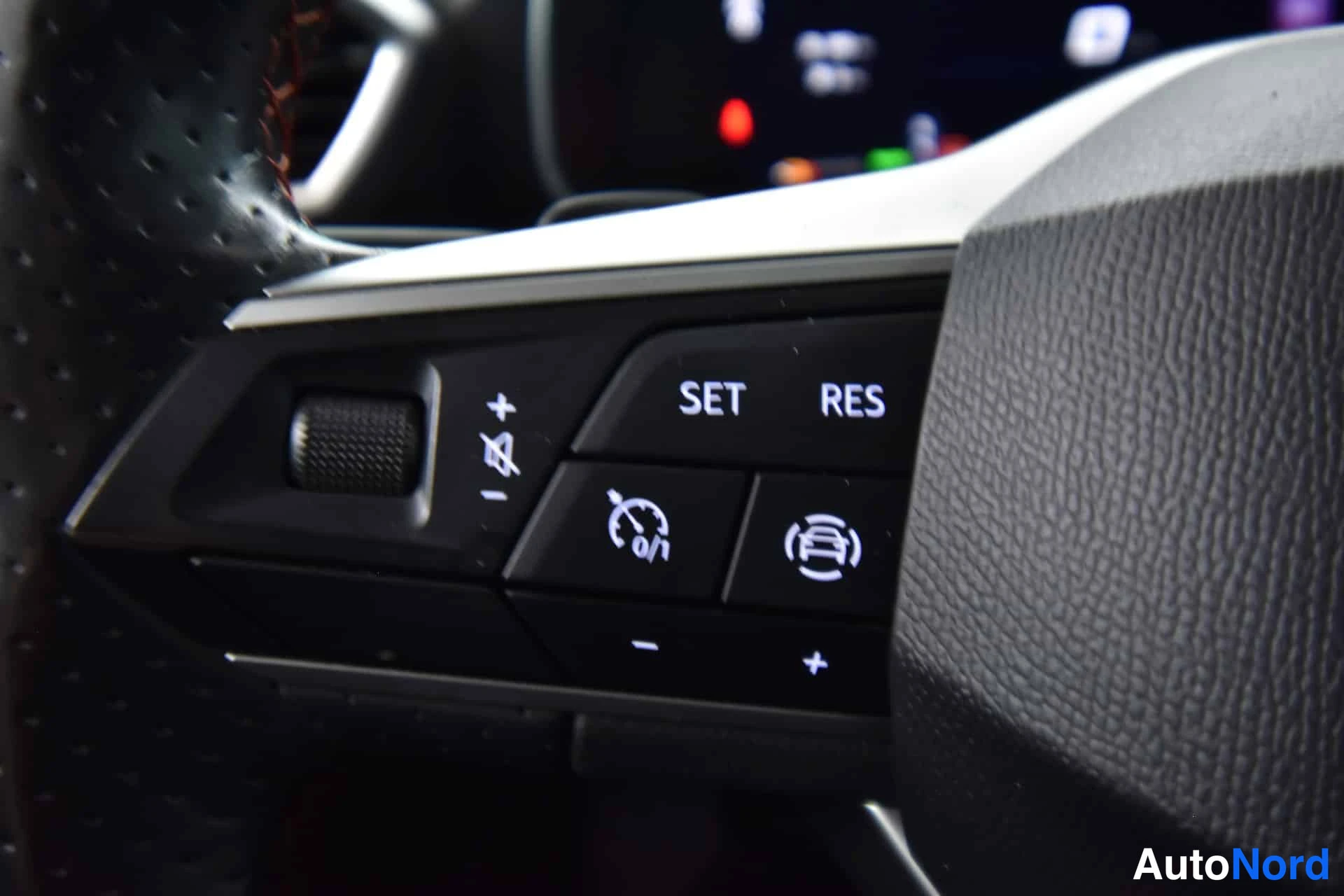 Punainen Seat Leon 2021, yksityiskohta, kuva 22