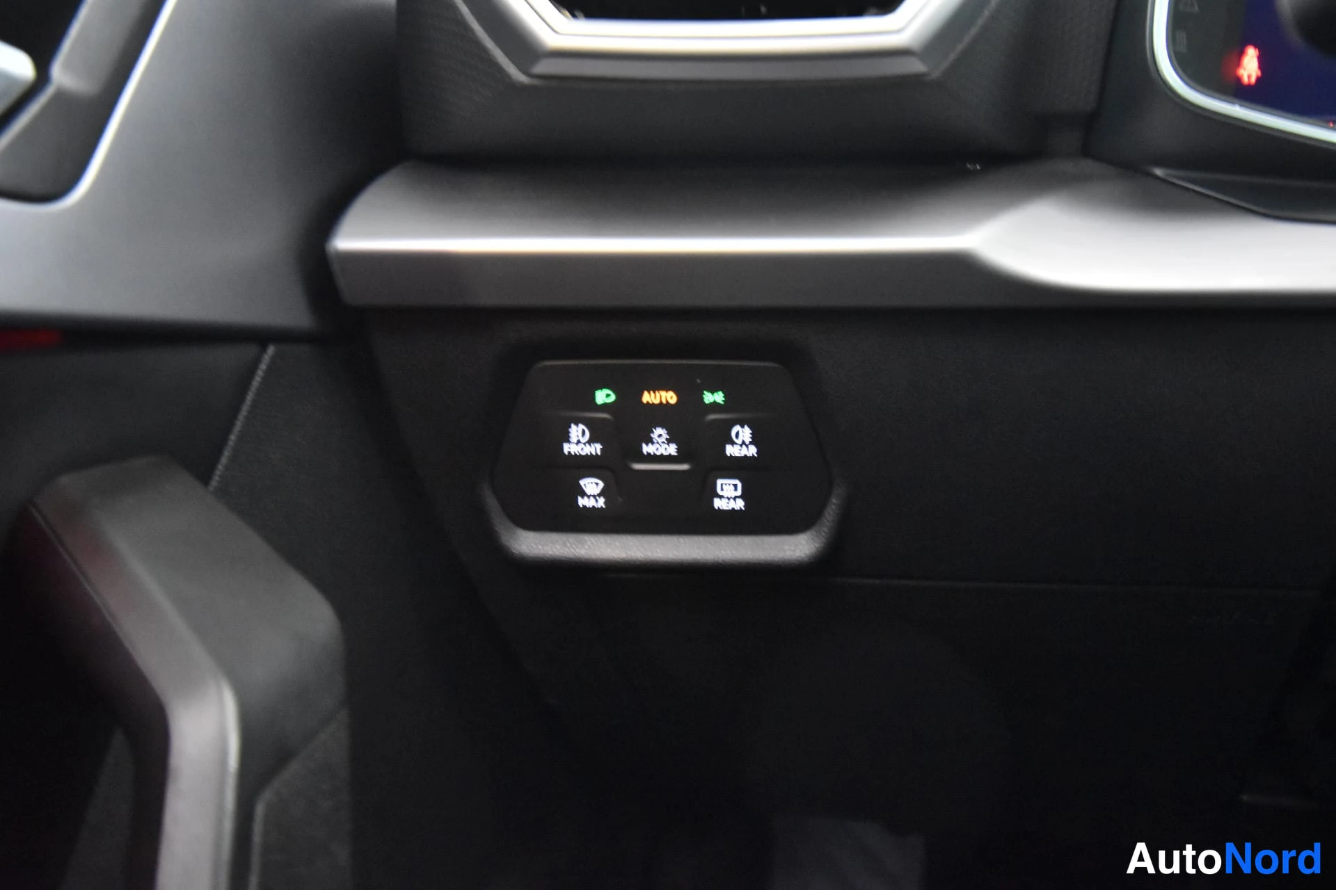 Punainen Seat Leon 2021, yksityiskohta, kuva 24