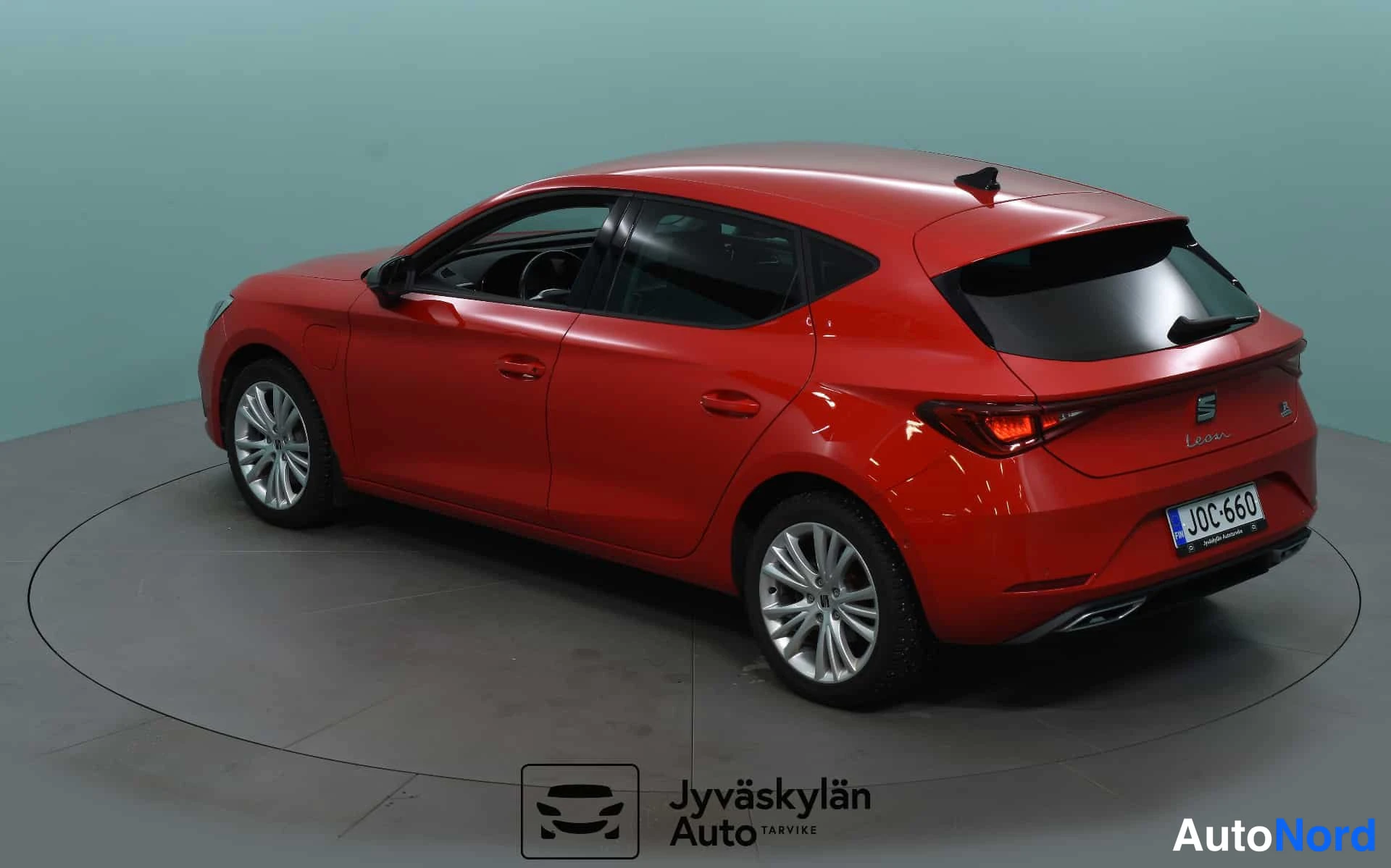 Punainen Seat Leon 2021, takaviisto, kuva 7