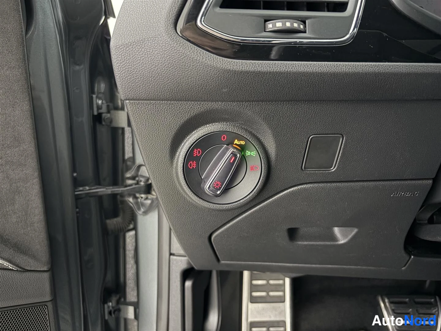 Harmaa Seat Leon ST 2018, yksityiskohta, kuva 27
