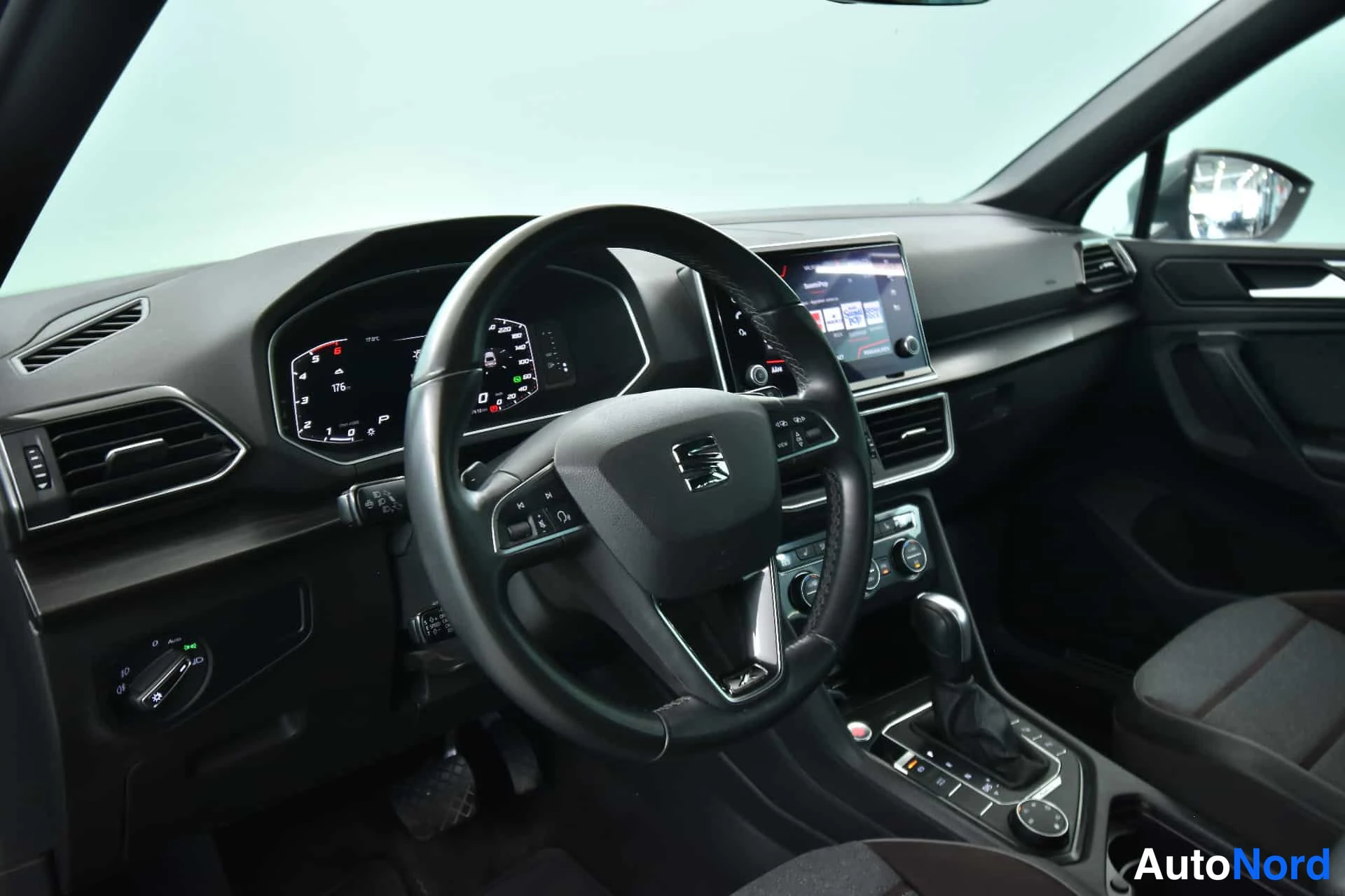 Harmaa Seat Tarraco 2020, ohjaamo, kuva 13