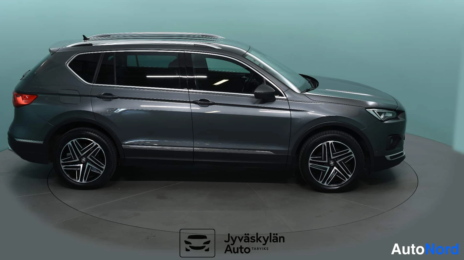 Harmaa Seat Tarraco 2020, etuviisto, keula oikealle, kuva 5