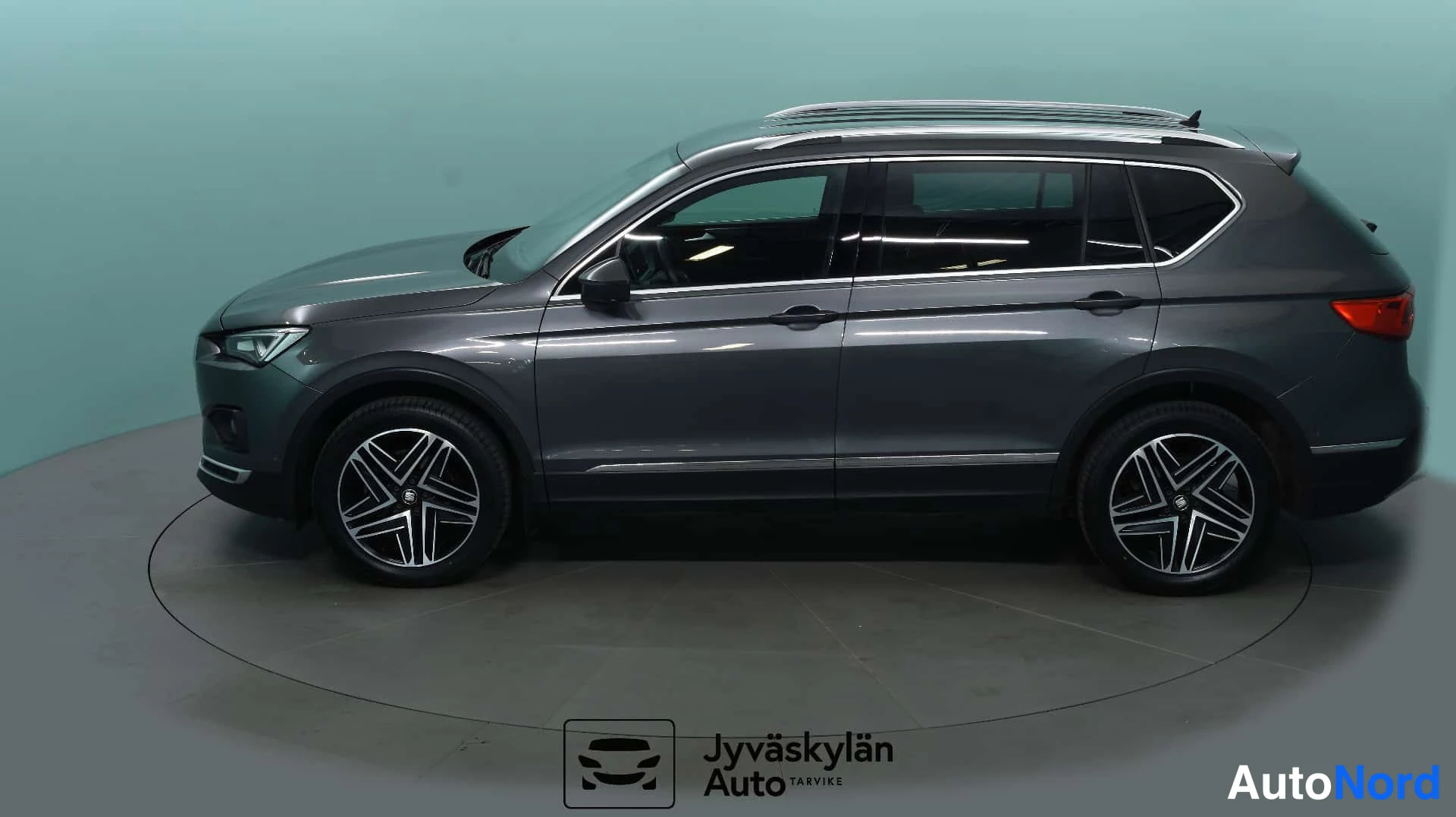 Harmaa Seat Tarraco 2020, etuviisto, keula vasemmalle, kuva 2