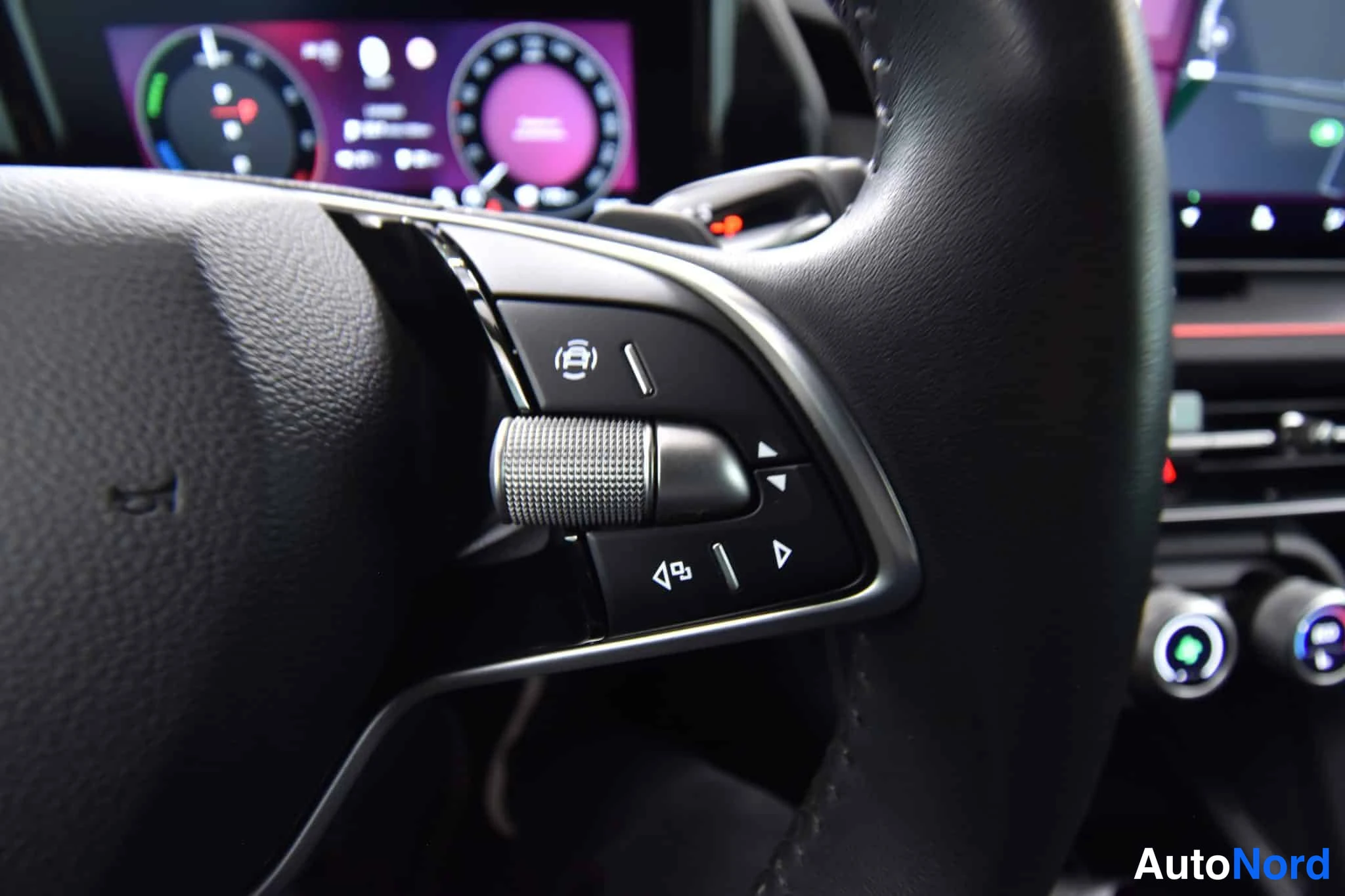 Punainen Skoda Kodiaq 2024, yksityiskohta, kuva 38
