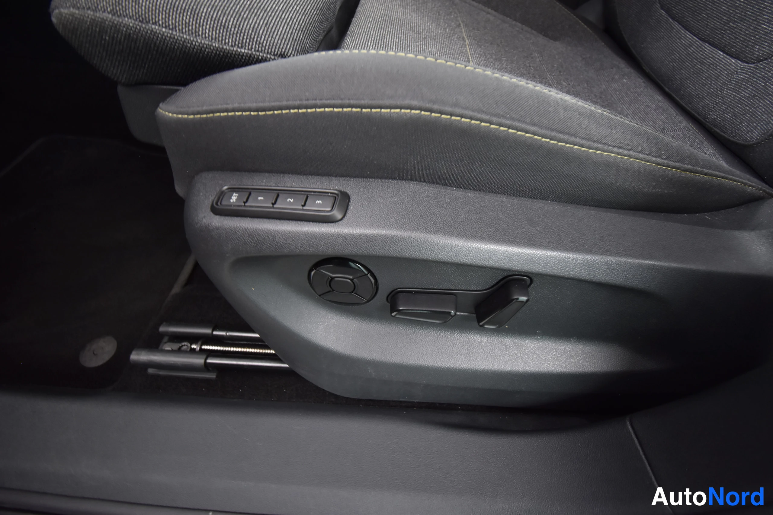 Punainen Skoda Kodiaq 2024, yksityiskohta, kuva 37
