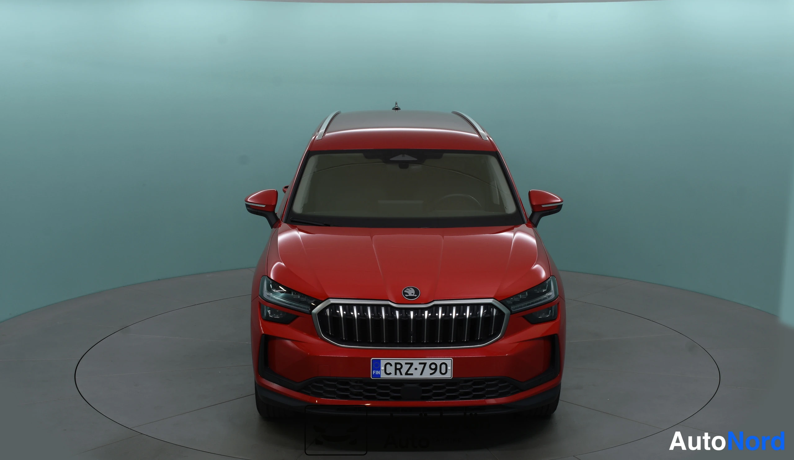 Punainen Skoda Kodiaq 2024, edestä, kuva 10