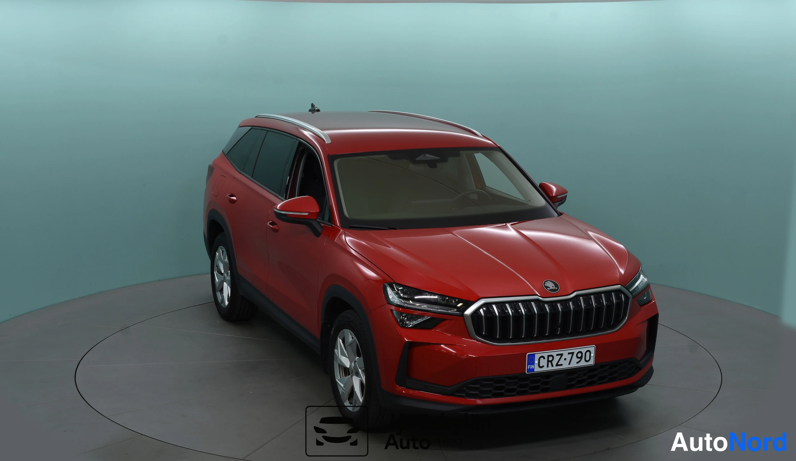 Punainen Skoda Kodiaq 2024, etuviisto, keula oikealle, kuva 6