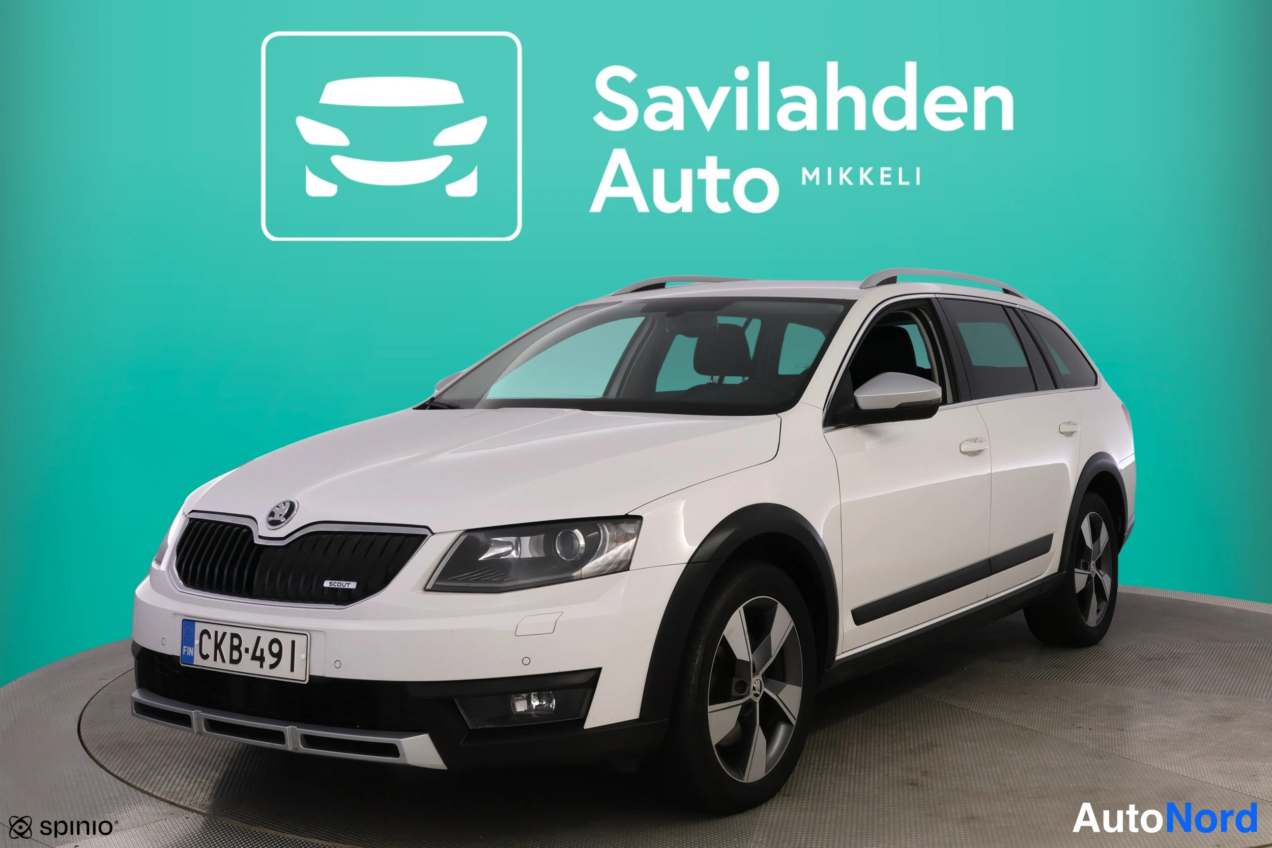 Valkoinen Skoda Octavia 2015, etuviisto, keula vasemmalle, kuva 2