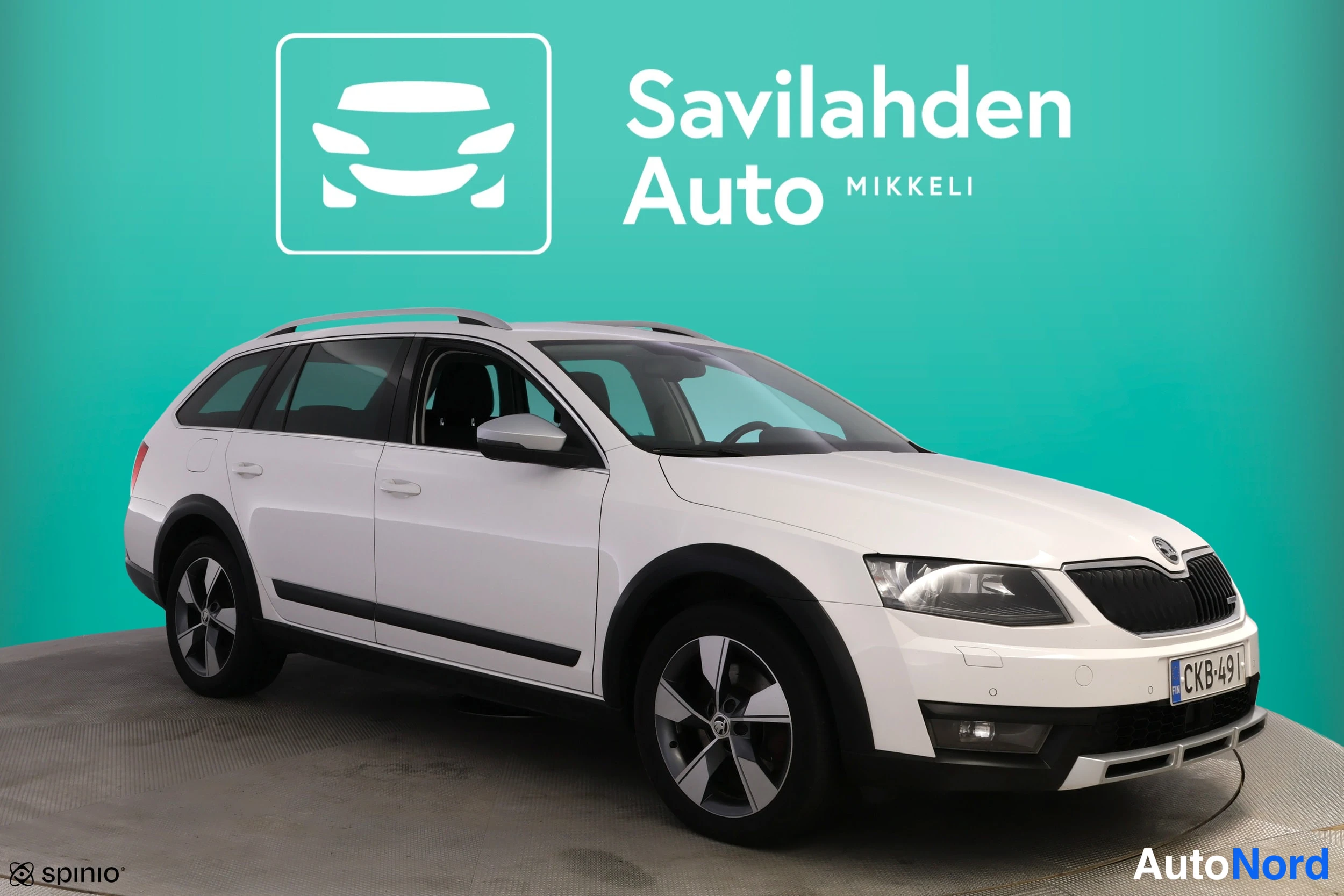 Valkoinen Skoda Octavia 2015, etuviisto, keula oikealle, kuva 6