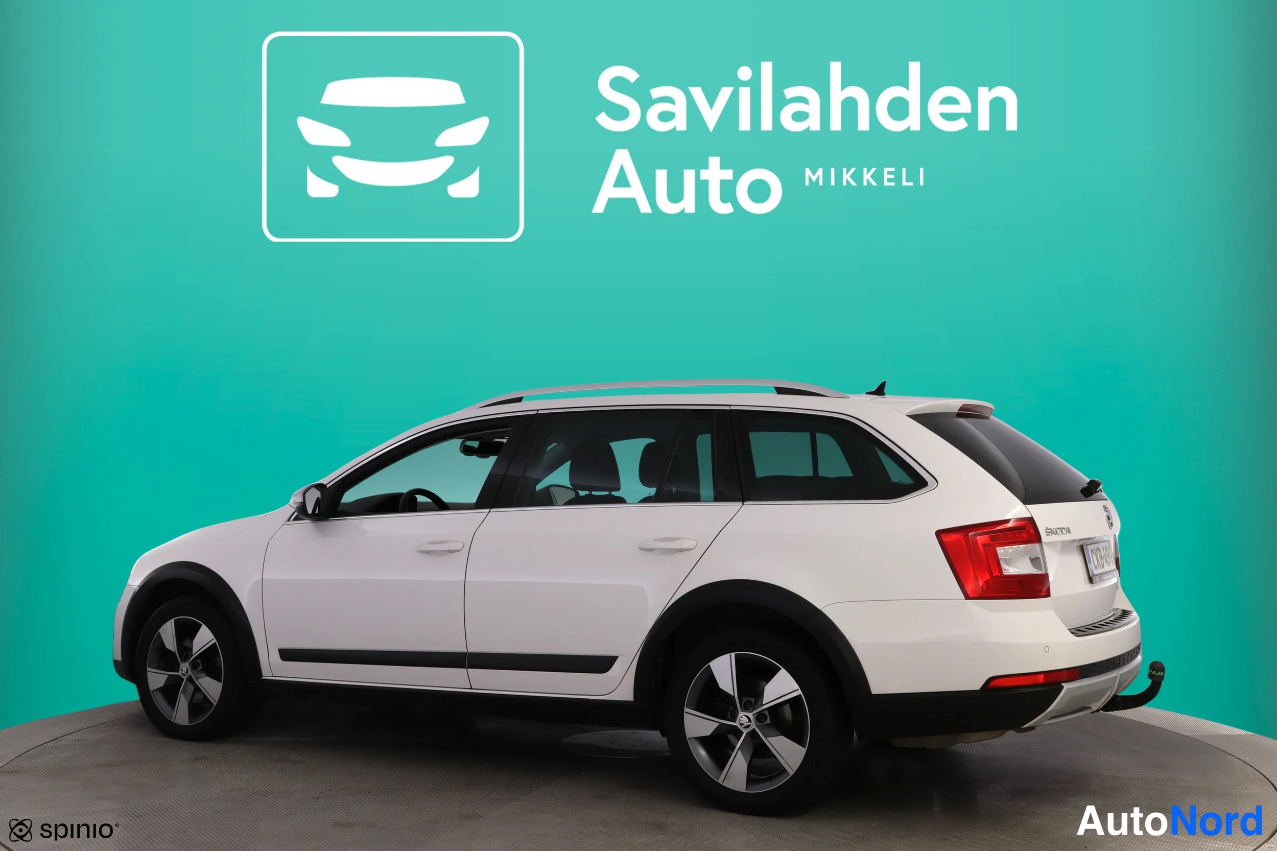 Valkoinen Skoda Octavia 2015, takaviisto, kuva 8