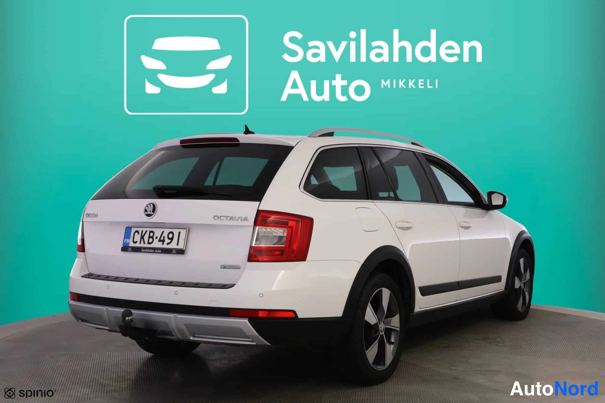Valkoinen Skoda Octavia 2015, takaviisto, kuva 11