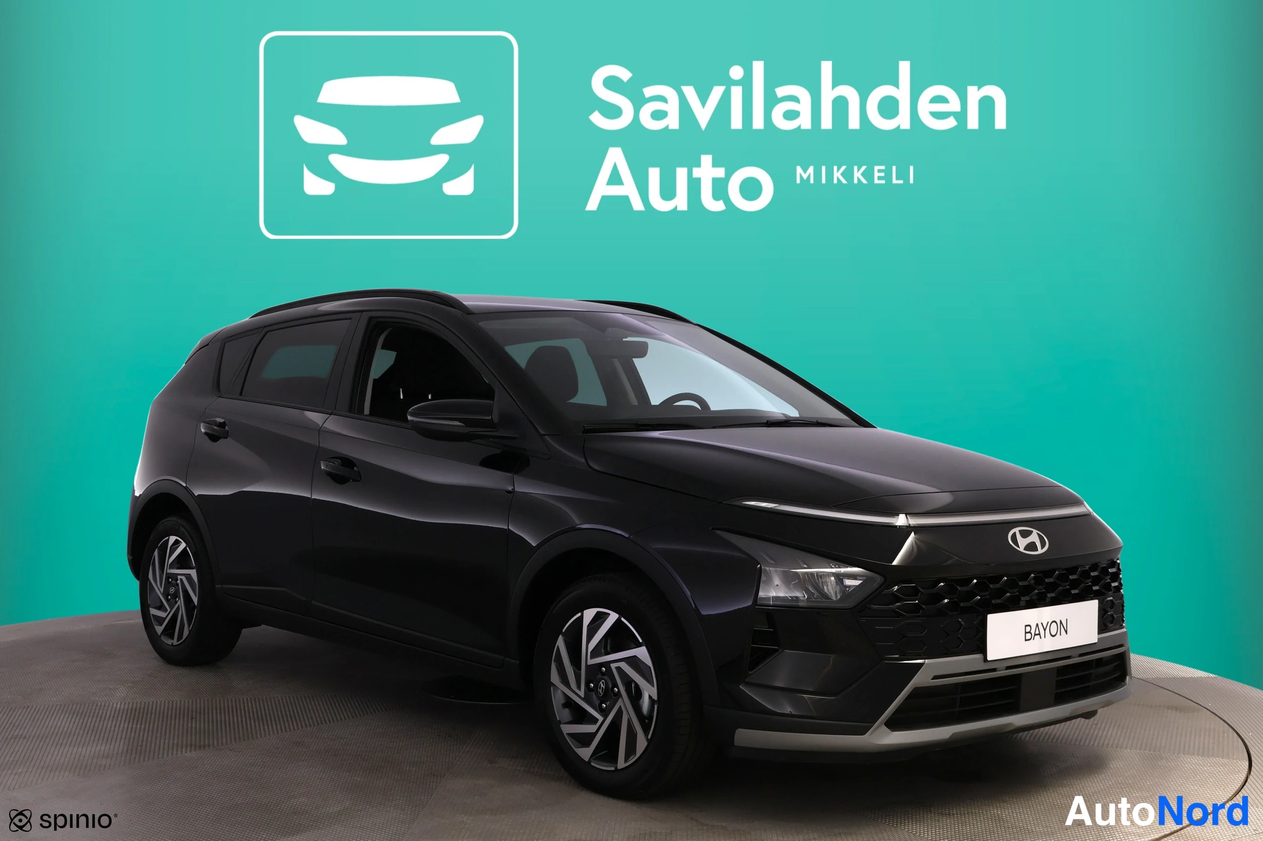 Musta Hyundai Bayon 2026, etuviisto, keula oikealle, kuva 7