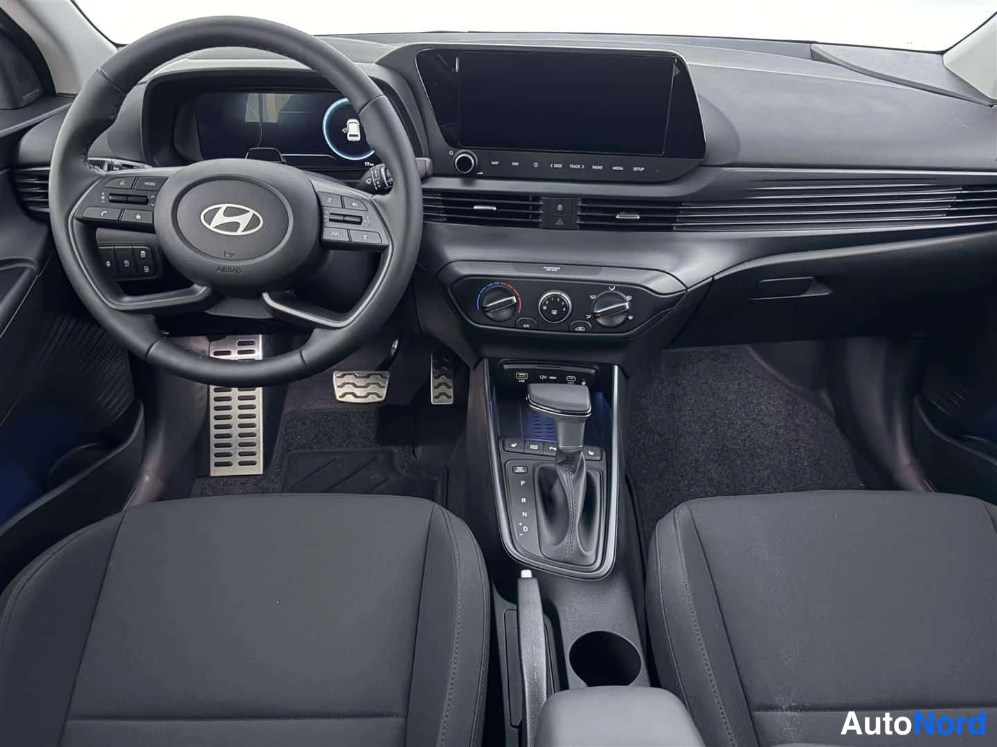 Musta Hyundai Bayon 2026, ohjaamo, kuva 14