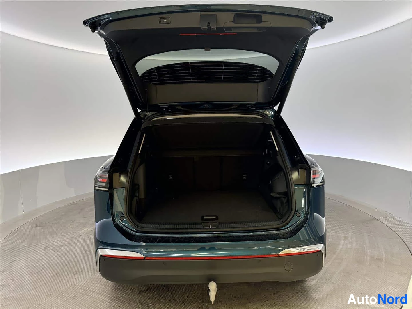 Sininen Volkswagen Tiguan 2026, takaa, kuva 13