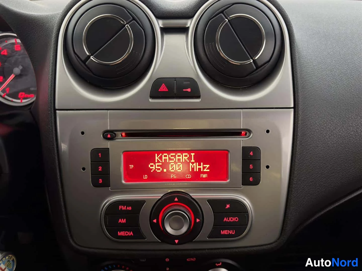 Musta Alfa Romeo Mito 2011, yksityiskohta, kuva 20