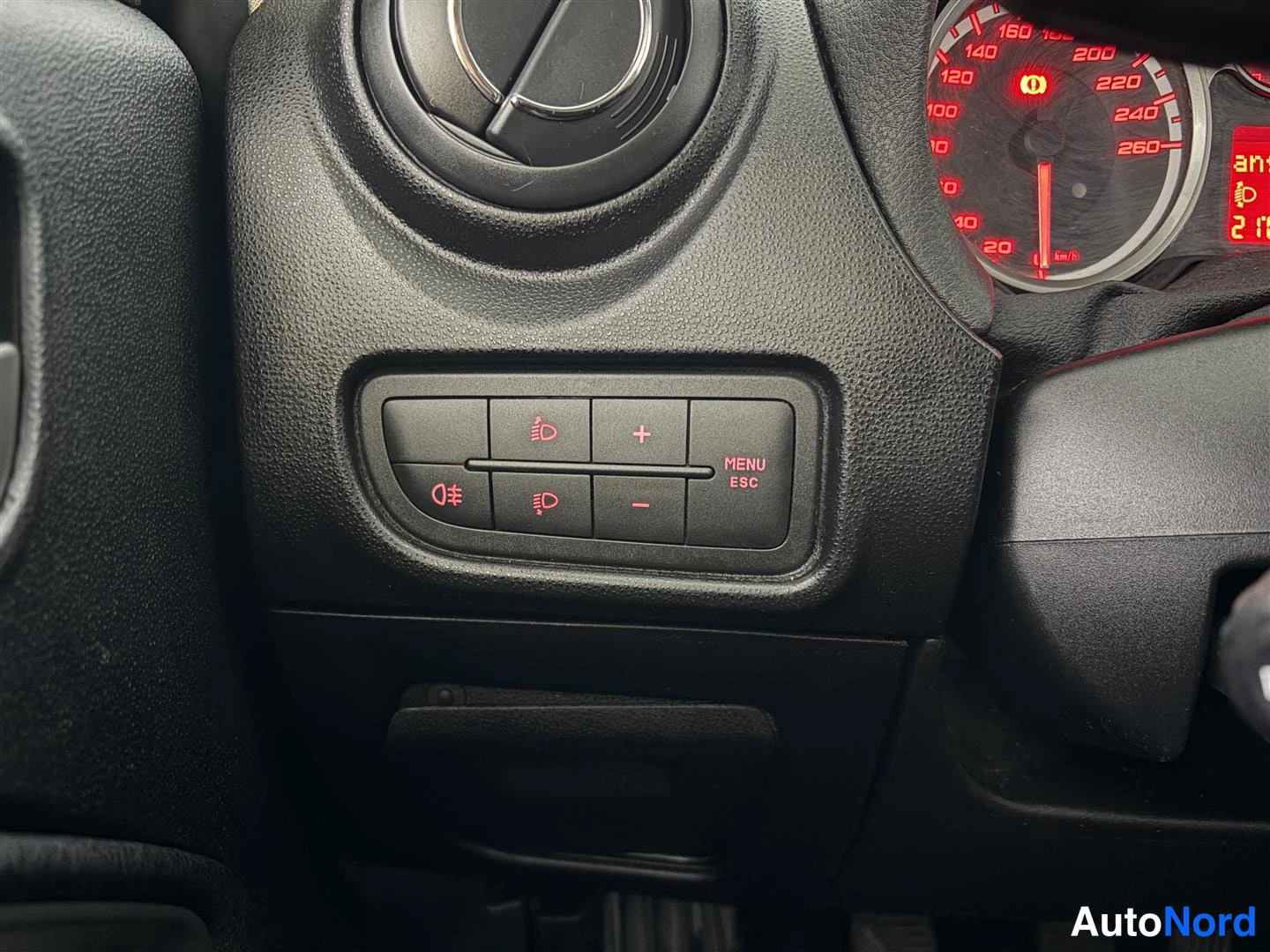 Musta Alfa Romeo Mito 2011, yksityiskohta, kuva 23