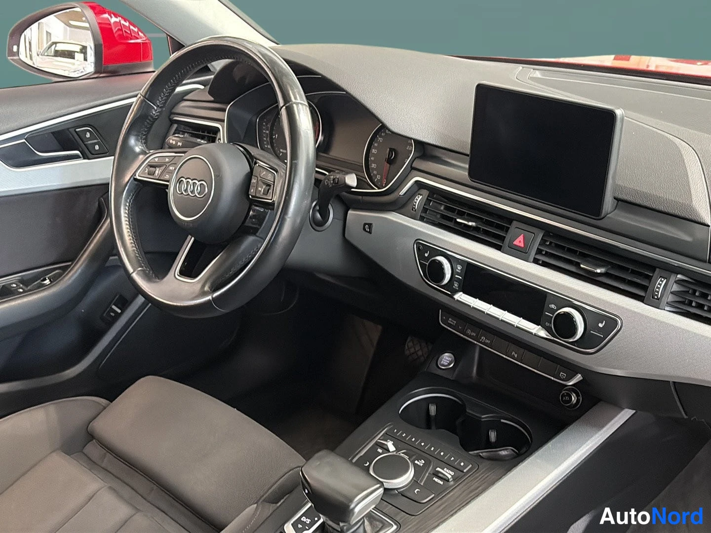 Punainen Audi A4 2017, ohjaamo, kuva 7
