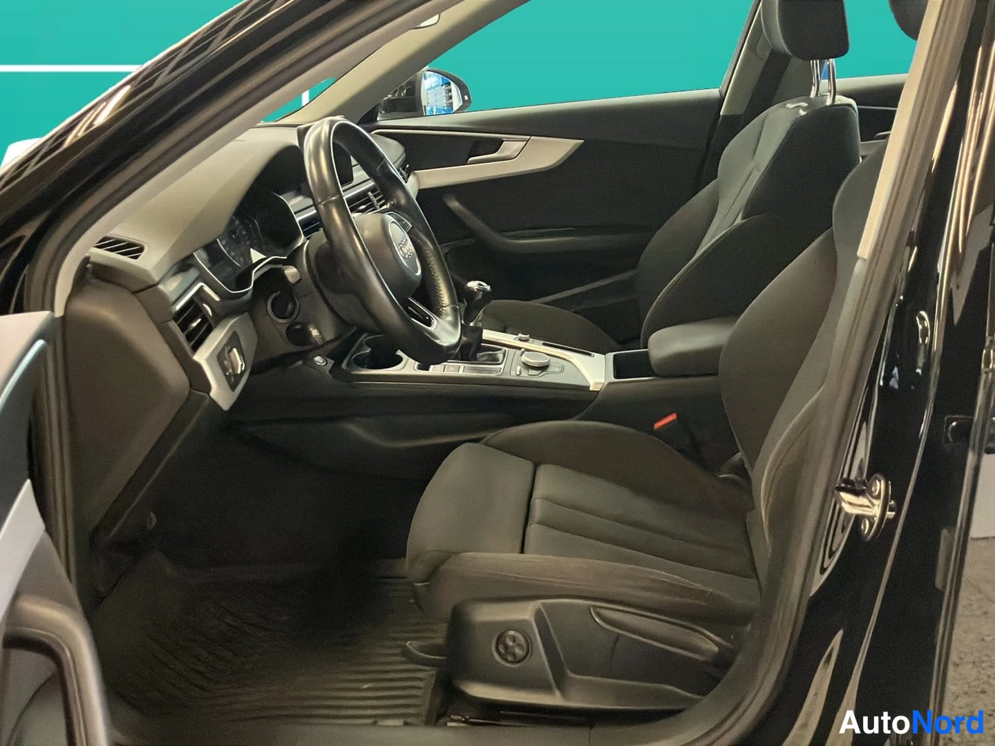 Musta Audi A4 2017, etuistuimet, kuva 6