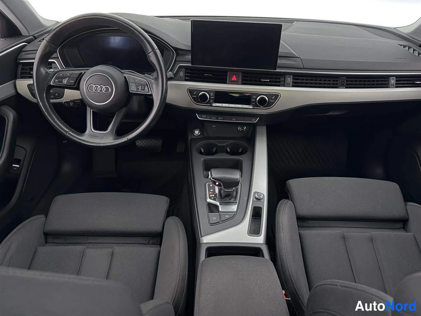 Harmaa Audi A4 2020, ohjaamo, kuva 13