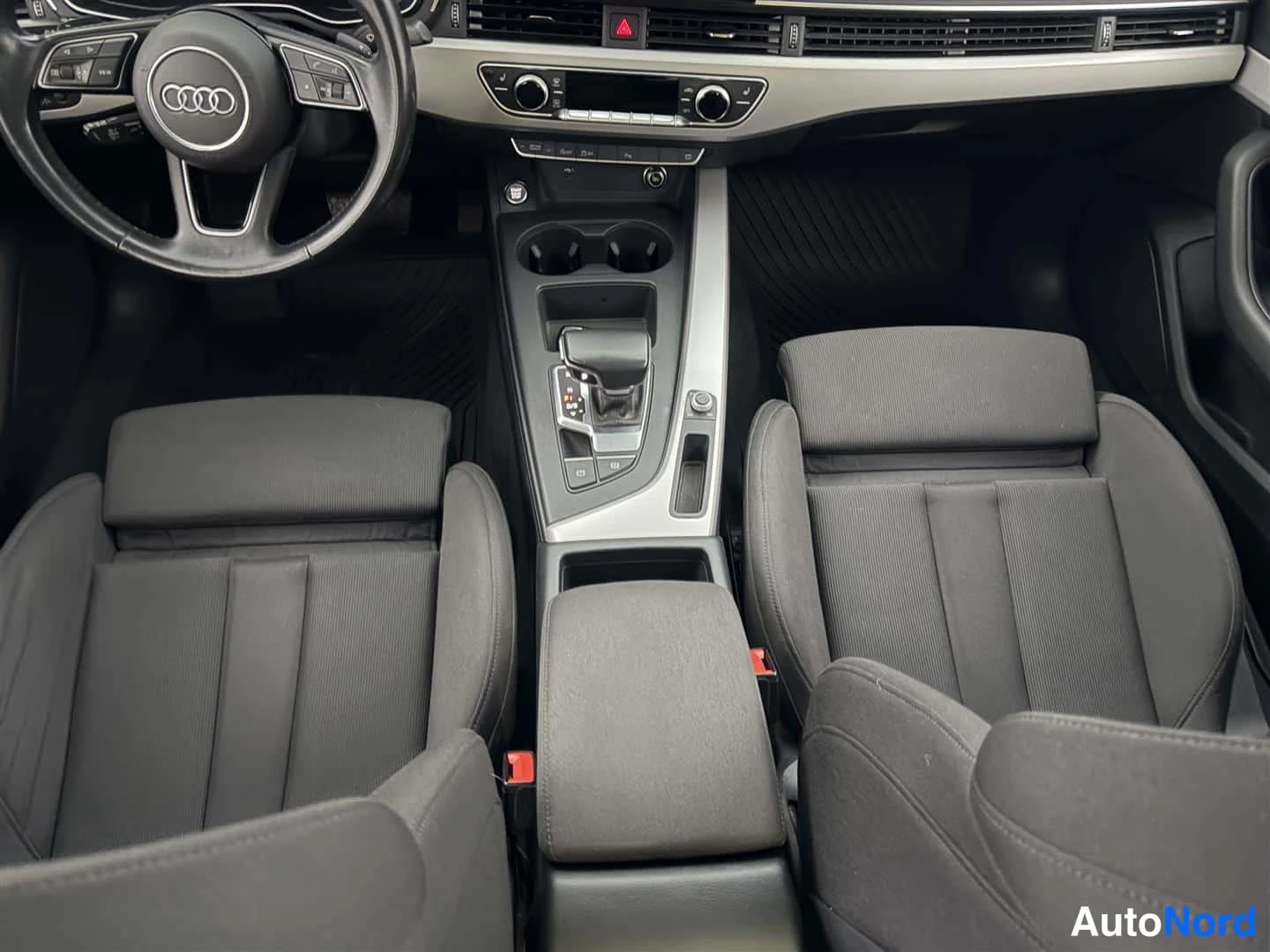 Harmaa Audi A4 2020, etuistuimet, kuva 18
