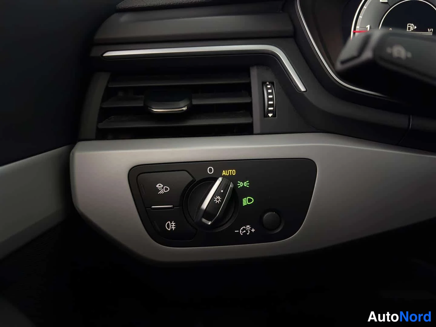 Harmaa Audi A4 2020, yksityiskohta, kuva 27