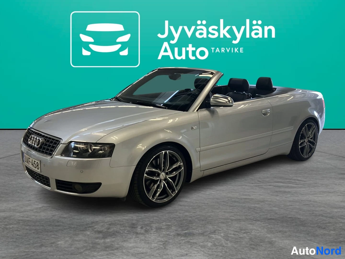 Harmaa Audi A4 2003, etuviisto, keula vasemmalle, kuva 2