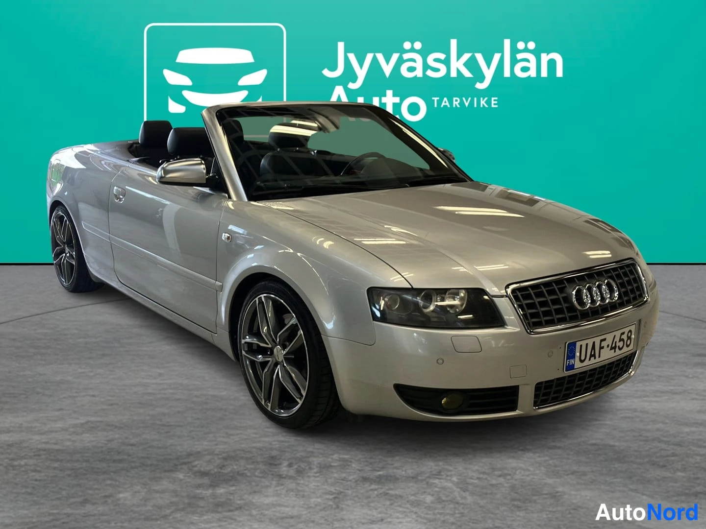 Harmaa Audi A4 2003, etuviisto, keula oikealle, kuva 4