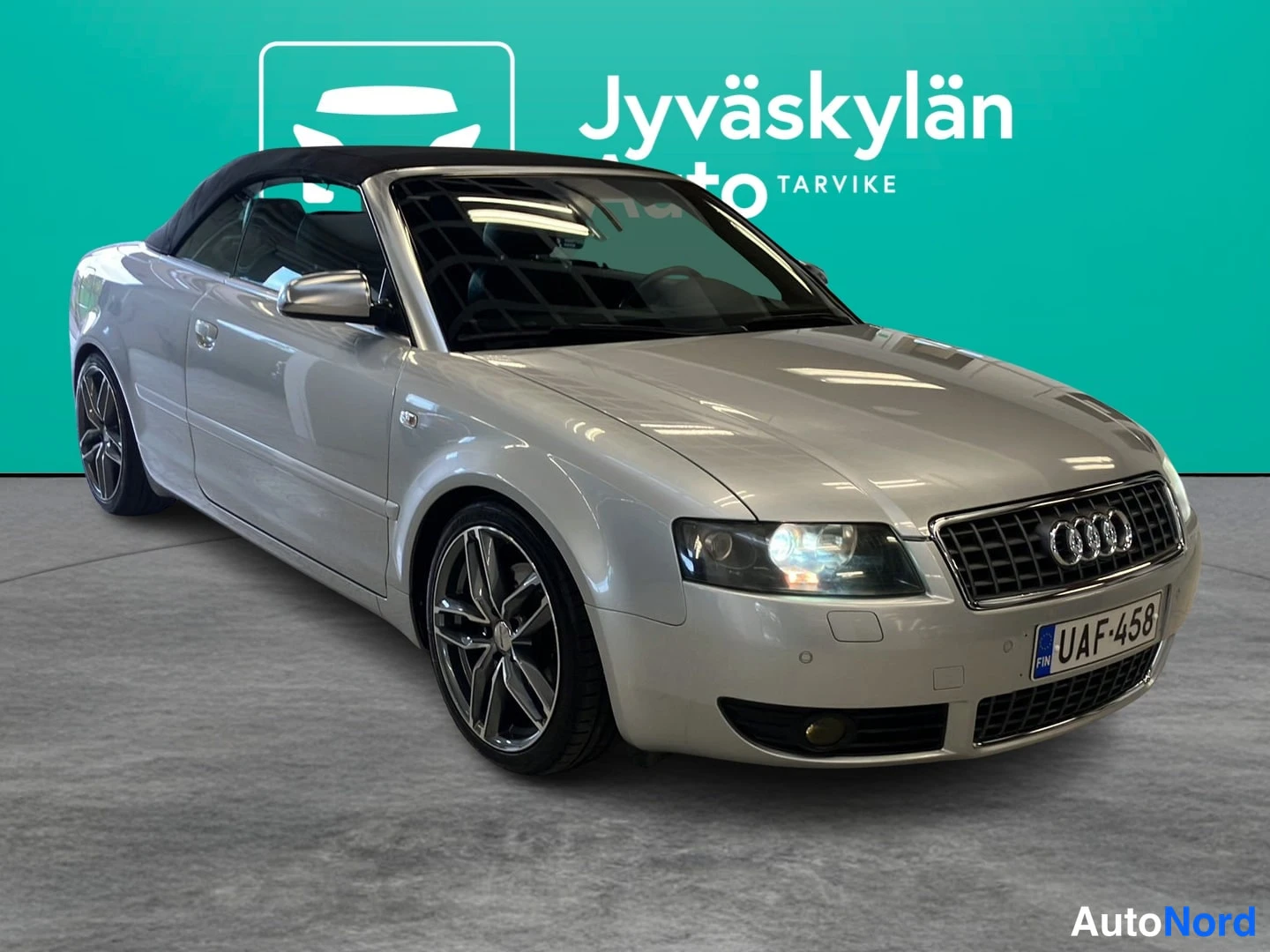 Harmaa Audi A4 2003, etuviisto, keula oikealle, kuva 3