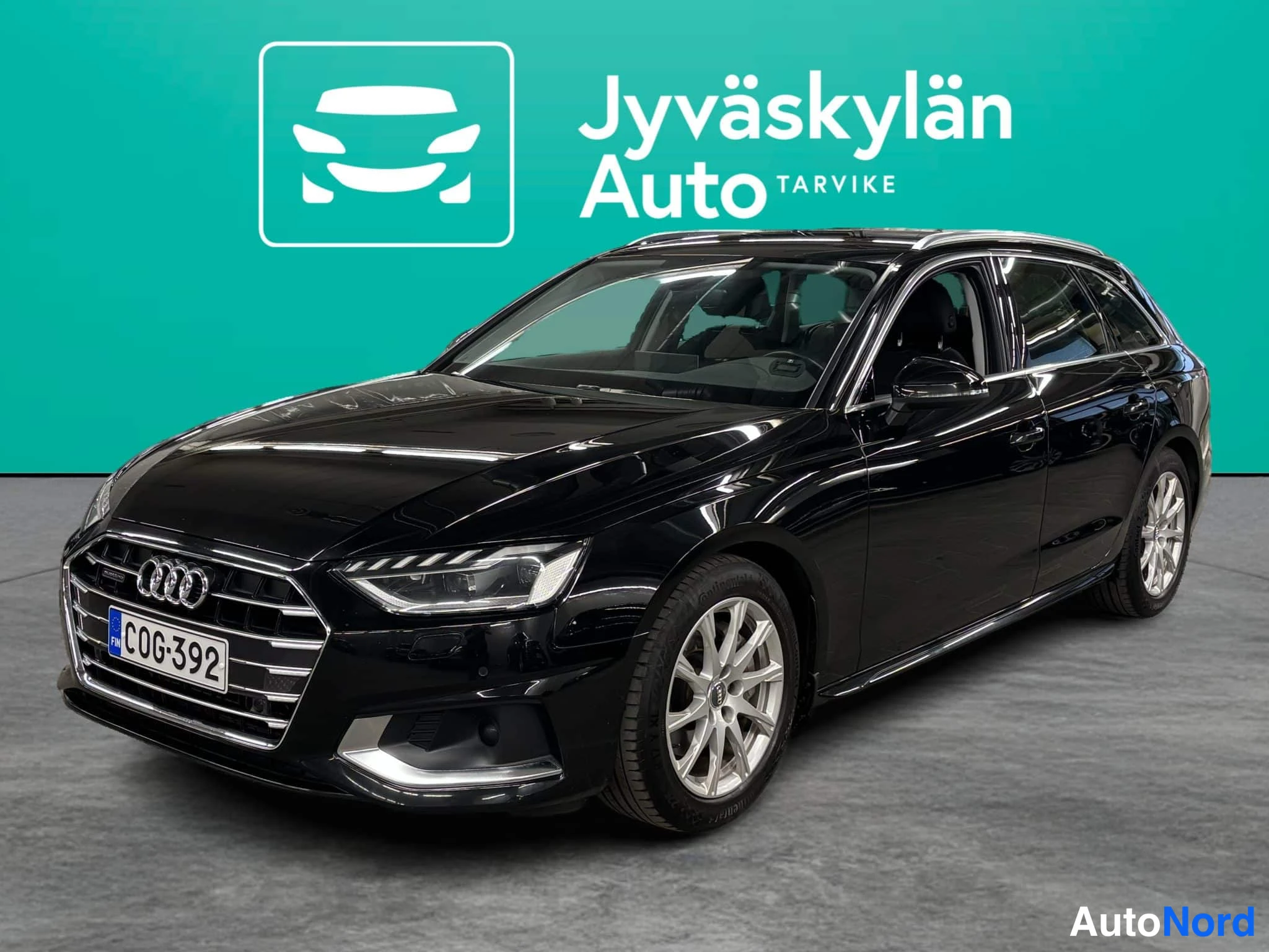 Musta Audi A4 2020, etuviisto, keula vasemmalle, kuva 2