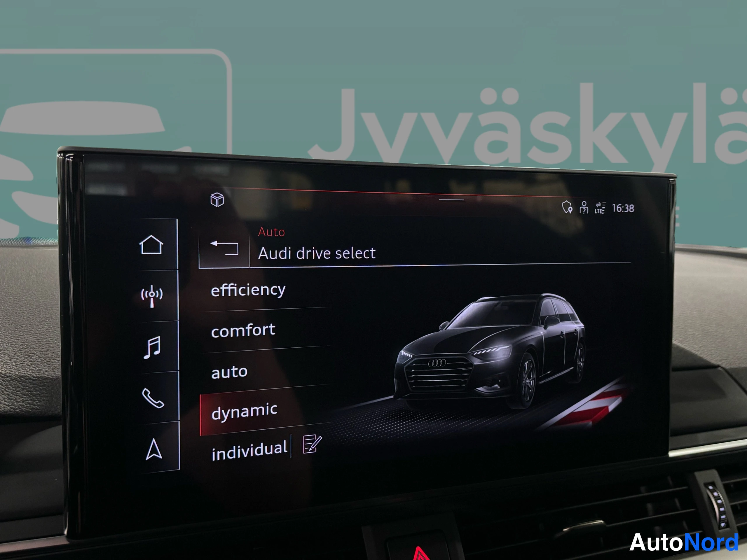 Musta Audi A4 2020, yksityiskohta, kuva 36