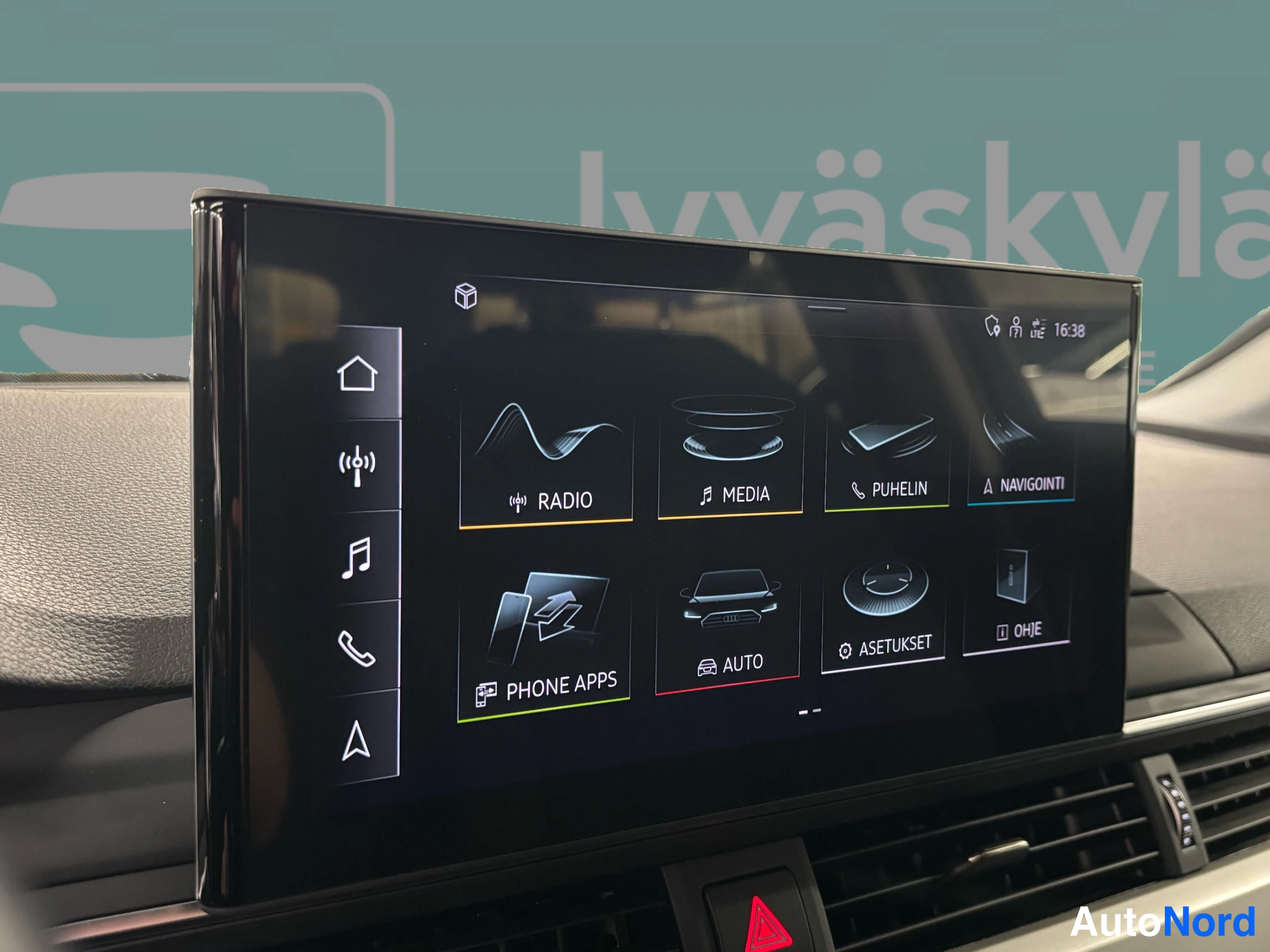 Musta Audi A4 2020, yksityiskohta, kuva 38