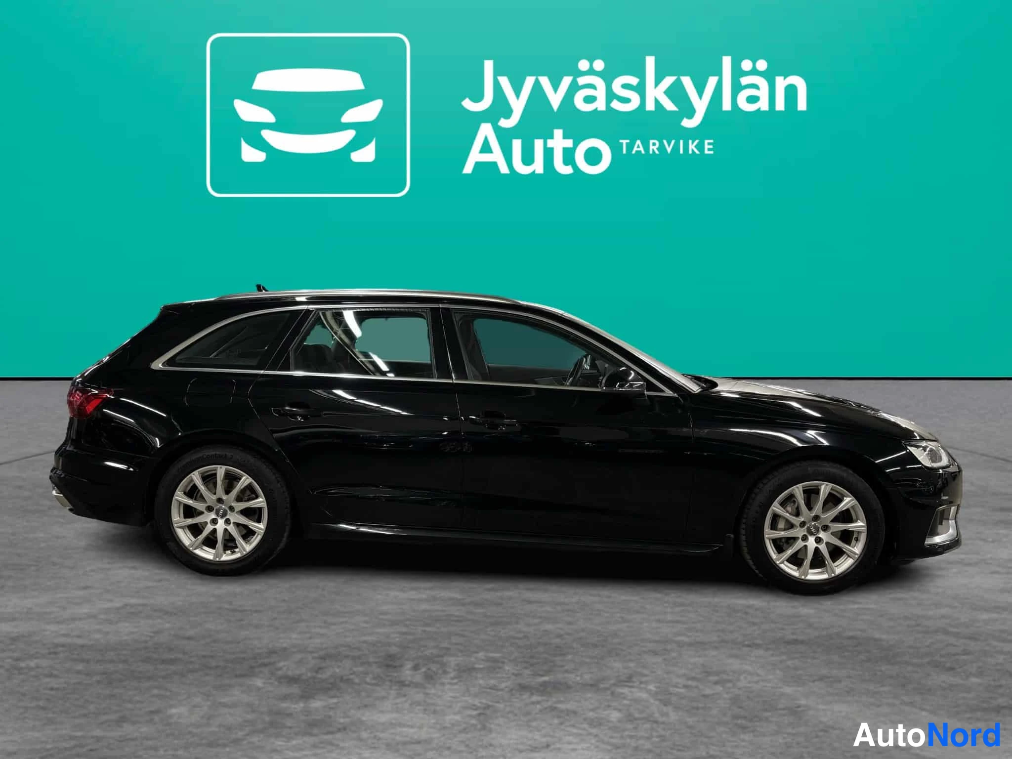 Musta Audi A4 2020, sivulta, kuva 7
